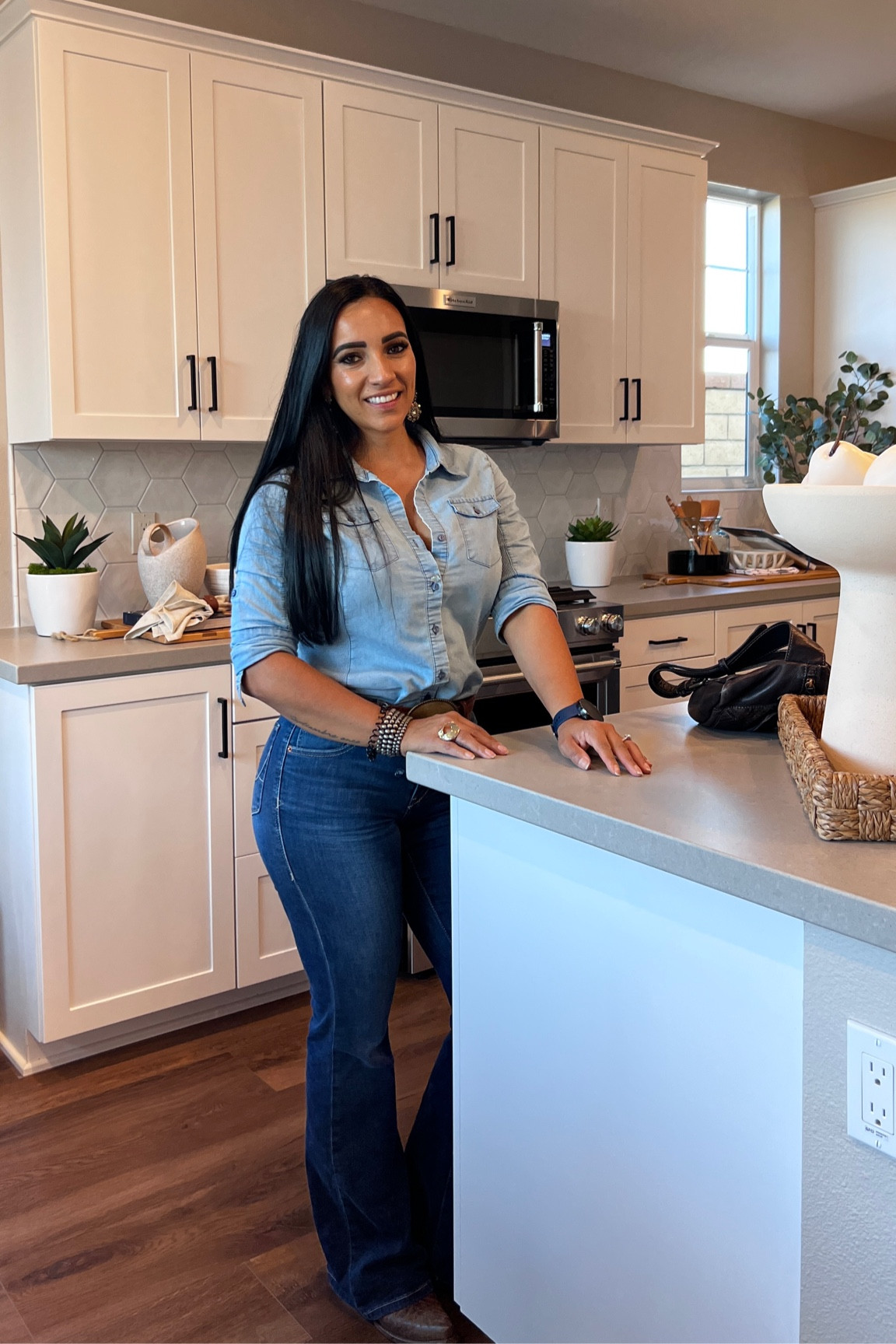 Cowgirl. Cowboy boots. Flare pants. Country girl outfit


#monday #western #cowgirl

#LTKStyleTip #LTKSeasonal #LTKShoeCrush