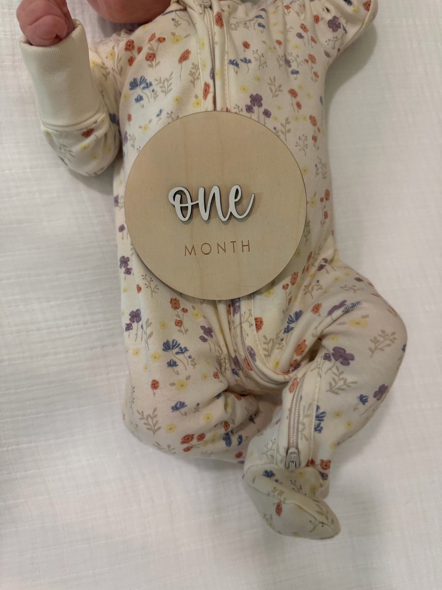 Neutral baby monthly milestone cards + the cutest footie!🌸

#LTKmomlife #LTKBaby
