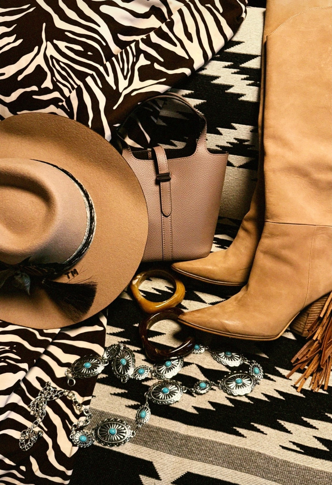 This bag reminds me of the Hermes Picotin bag I always see people carry but it was $25 @Target 🤩🤩

#LTKgrwm #LTKSaleAlert #LTKootd