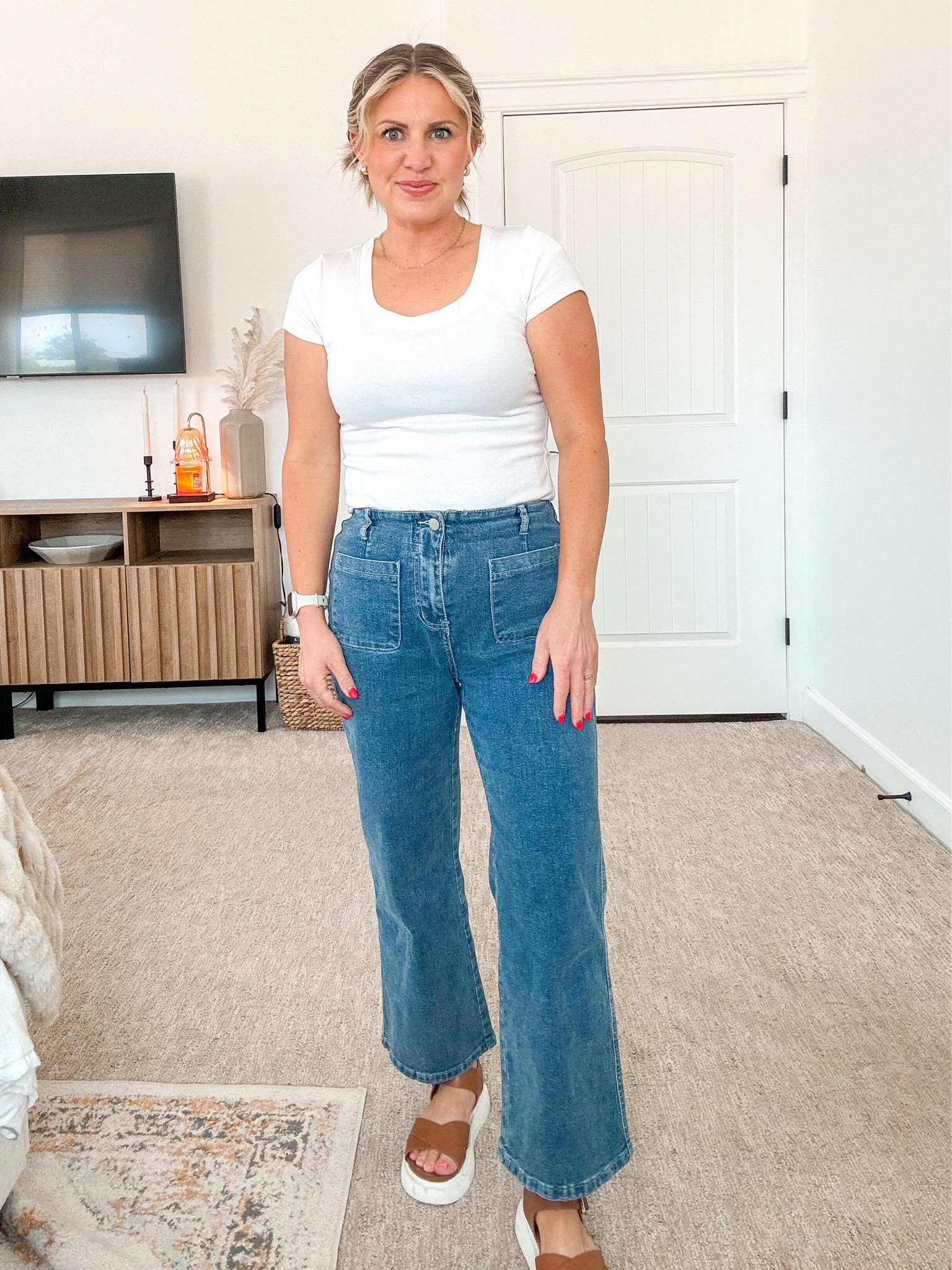 This is my go to classic look for everyday! I’m obsessed with these jeans, the pockets are so cute! #whitetee #falldenim #everydaylook #ltkunder100 #casualchic

#LTKfindsunder100 #LTKbeauty