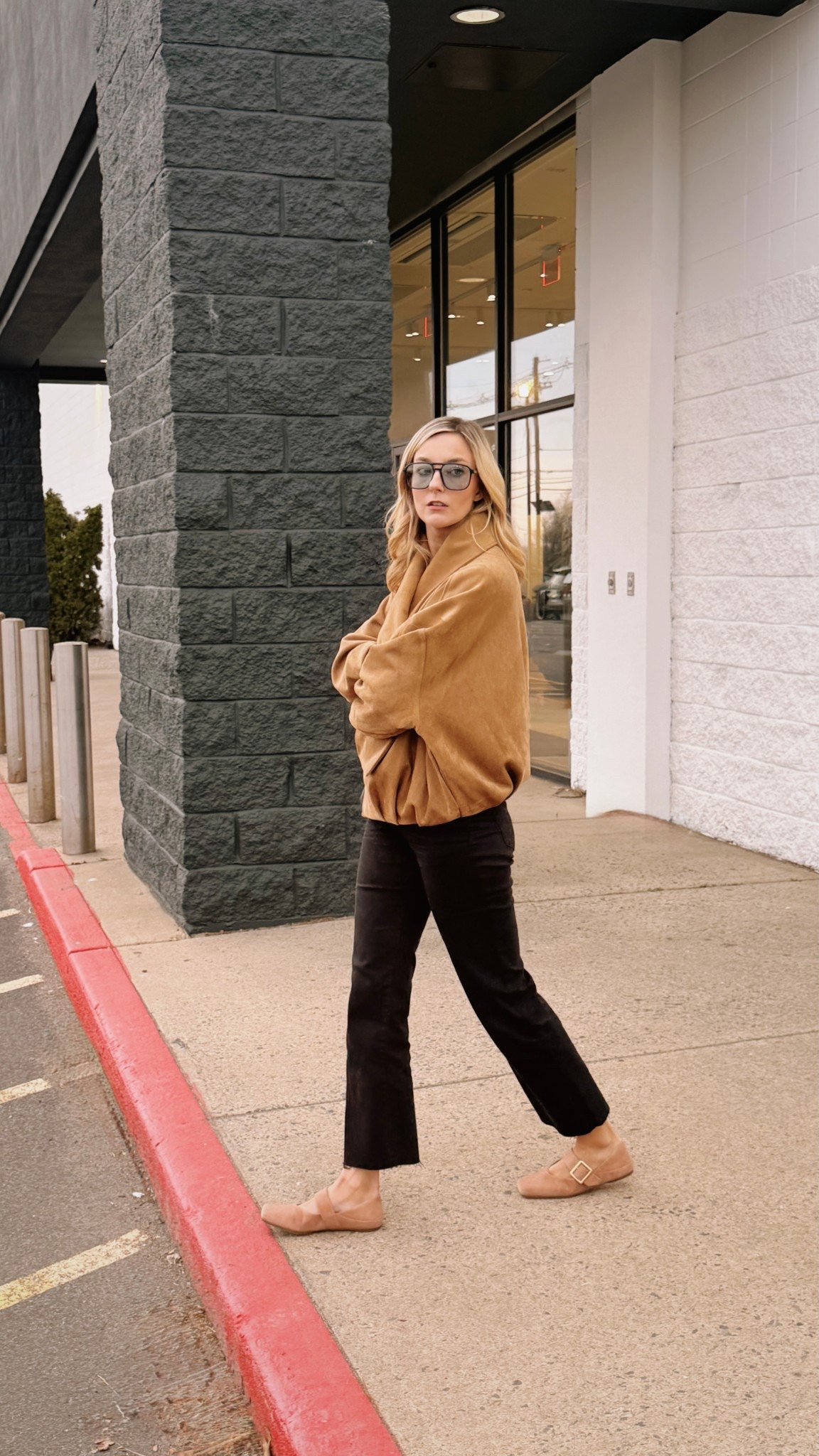 I've been waiting for this weather to finally pull out my suede jacket and I'm absolutely obsessed with how this spring outfit turned out.

The combo of ballet flats + jeans + a buttery suede jacket is so chic, comfy and easy! 
@Zara Zara jacket
@Avara Avara pants
@Vivrelle Vivrelle bag
@Macys Macys flats

Spring outfits 2026 • spring fashion • ballet flats outfit • spring ootd • everyday chic
Spring outfit ideas • ballet flats outfit • everyday chic • spring fashion 2026 • effortless style • casual chic • spring ootd • elevated basics • women's fashion inspo • outfit formula 

#LTKgrwm #LTKootd #LTKTall