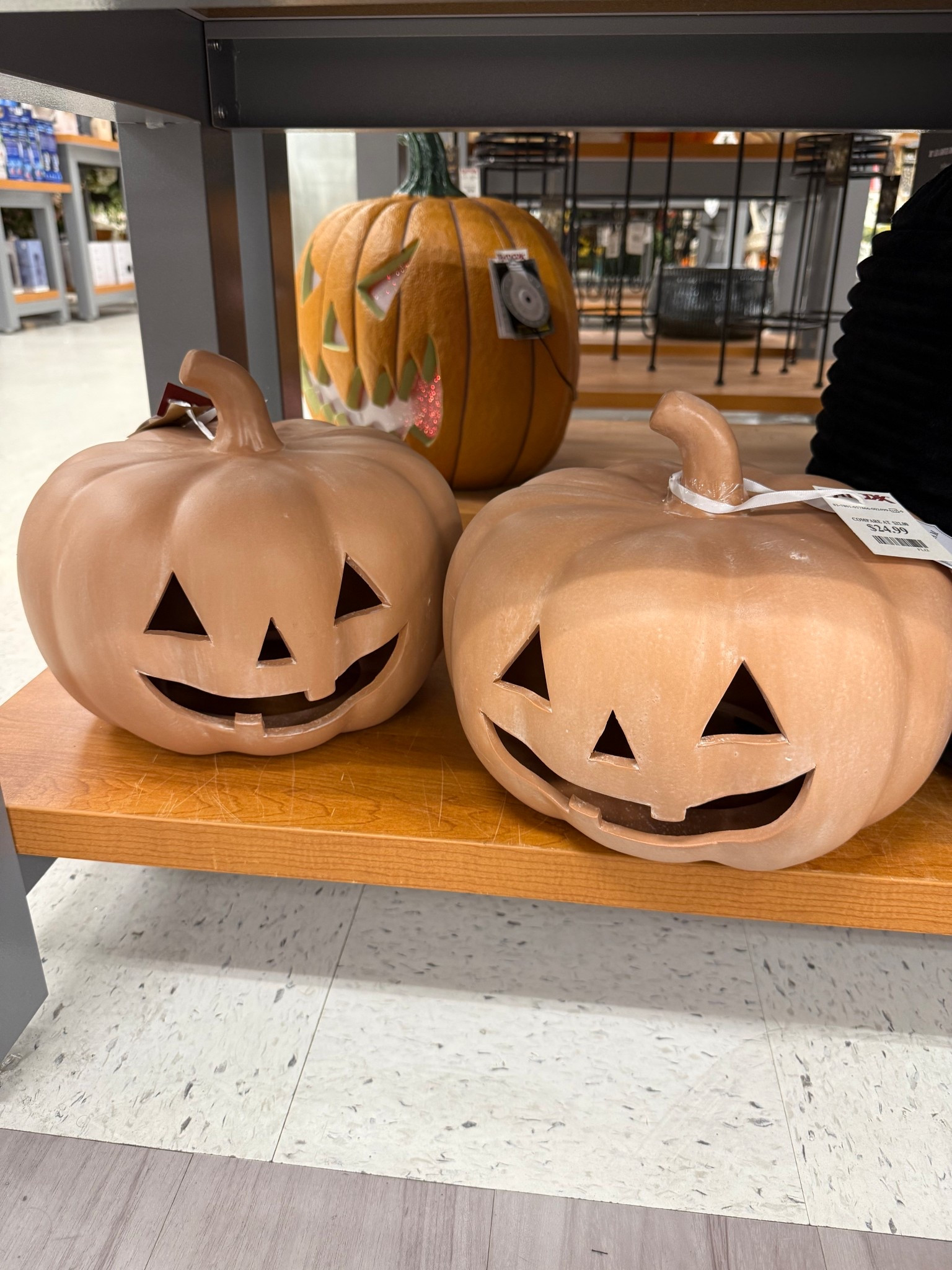 Obsessed with these neutral pumpkins from tj maxx, they remind me of pottery barn! Too early for Halloween? I’m all for it 

Tj maxx, Halloween, home decor, pottery barn 