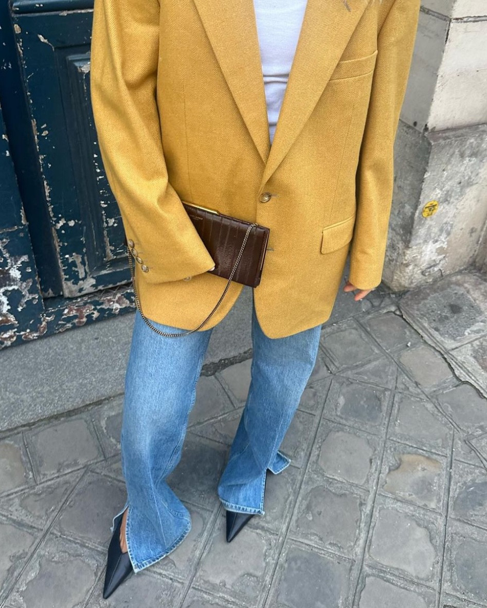 One of my favorite Paris looks. Similar blazer is linked 💛
