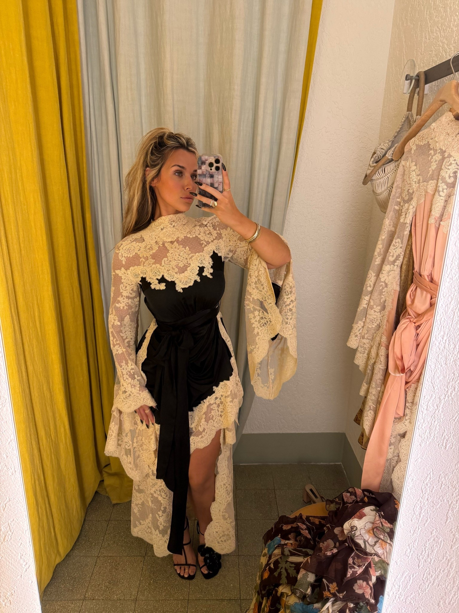 #ltkfashion #laceeveningdress #romanticglamour #elevatedoccasionwear #fallweddingguestlook #coutureinspiredstyle #dramaticlace #blackandcreamedit #eveningoutfitideas #feminineelegance #luxestylevibes #specialoccasiondress #fallfashionedit #mirrortryon #dressupmoment #cocktailoutfitinspo #timelessfeminine #ltkstyle #eventreadylook #shopmylinks 

#LTKHoliday #LTKParties #LTKSeasonal