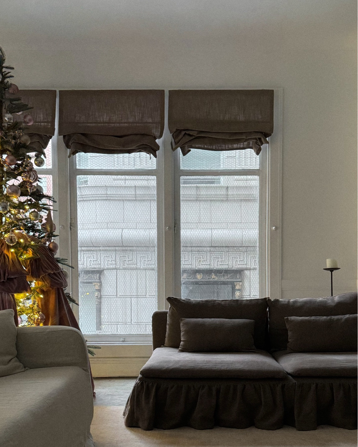 Here’s a little living room update (in my showroom)! I’ve added Linen Roman shades! 

#LTKHoliday #LTKHome