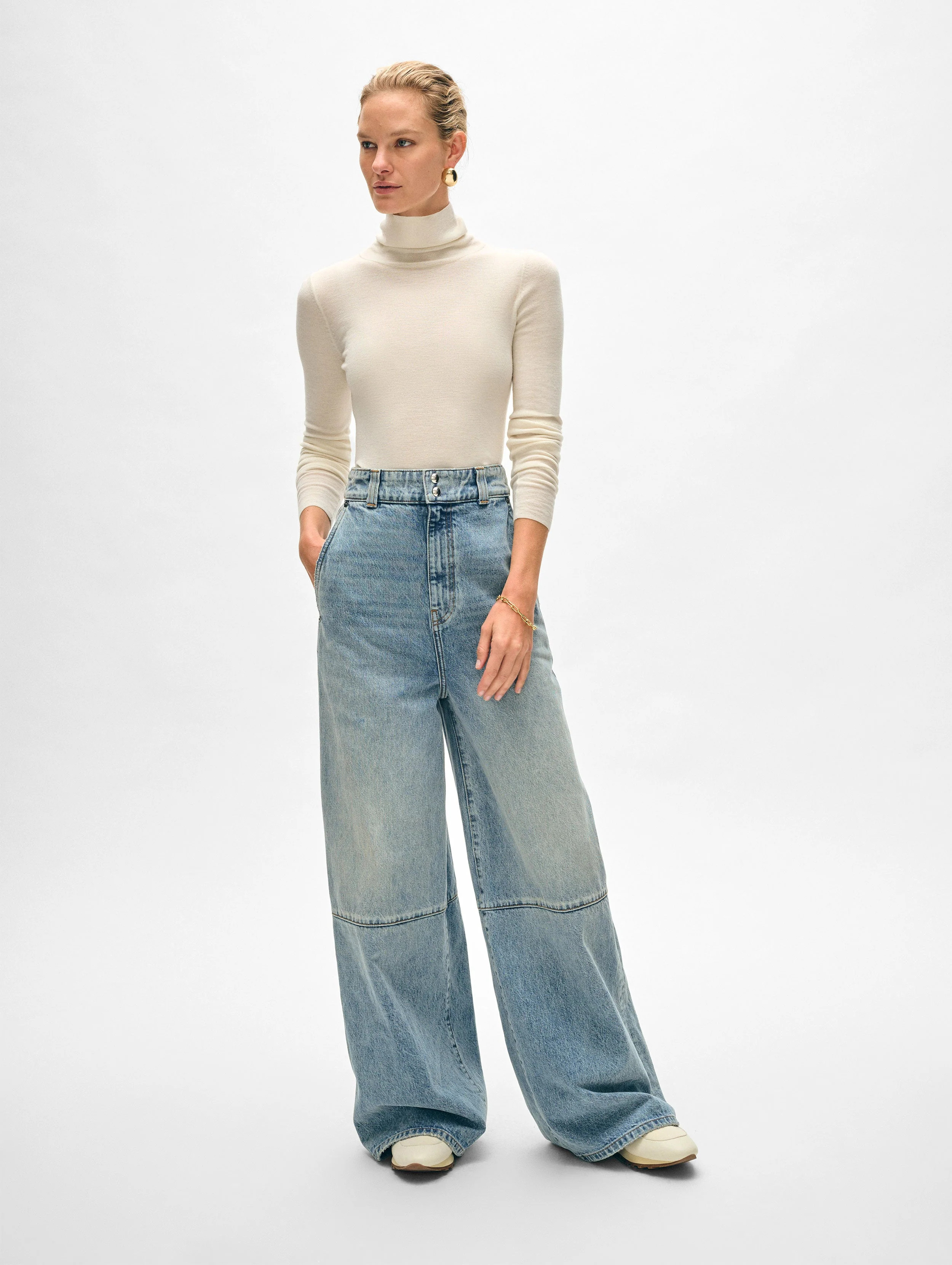 White + Warren Superfine Merino Fitted Turtleneck Sweater in Ivory size Small Cashmere | White and Warren