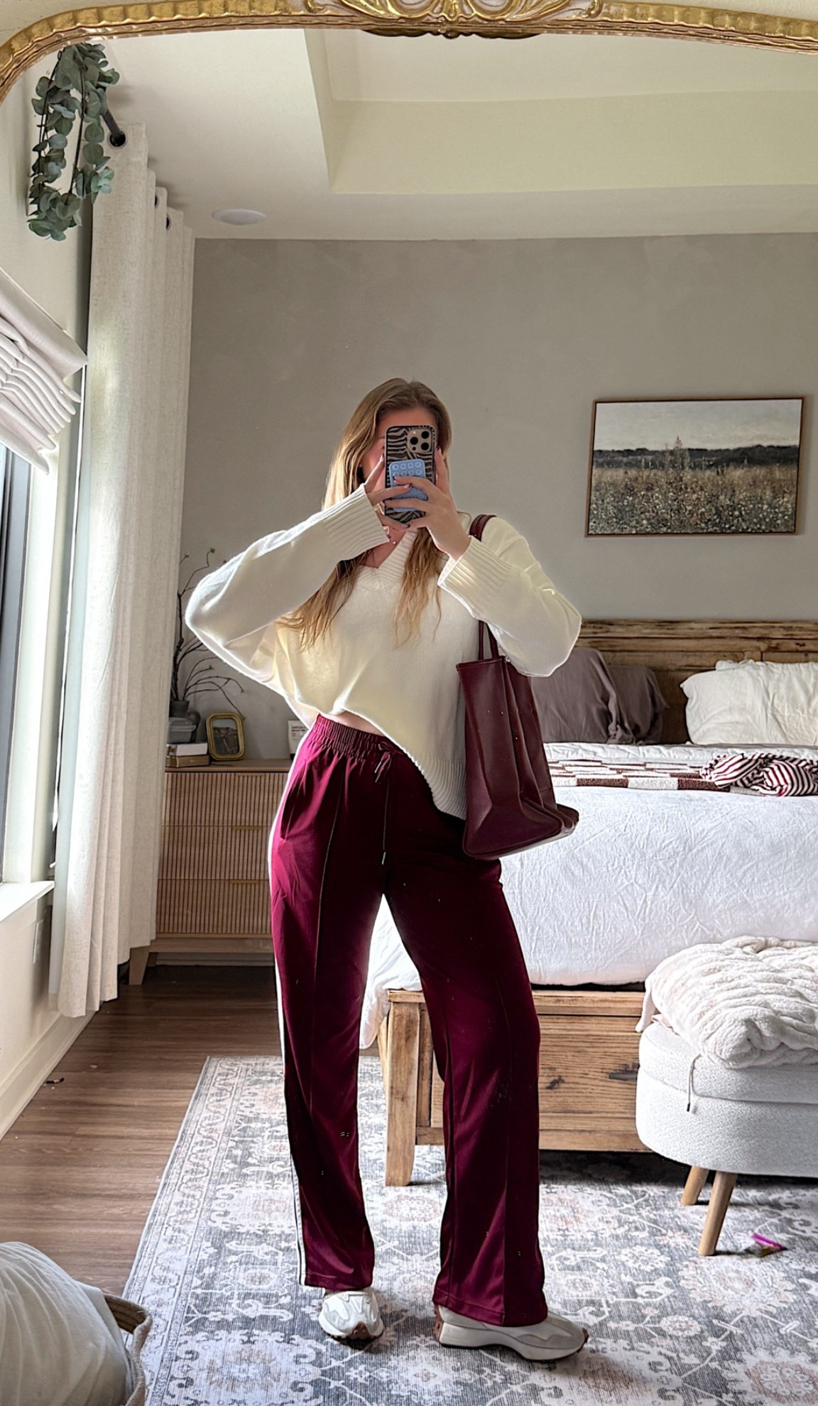 The best sweater for fall! If you’re a rectangle body type - this v-neck sweater will be your go to all fall long. The vneck softens your sillohette and breaks up that straight up and down patten! I’m 510 wearing a medium & medium 34” inseam in maroon track pants