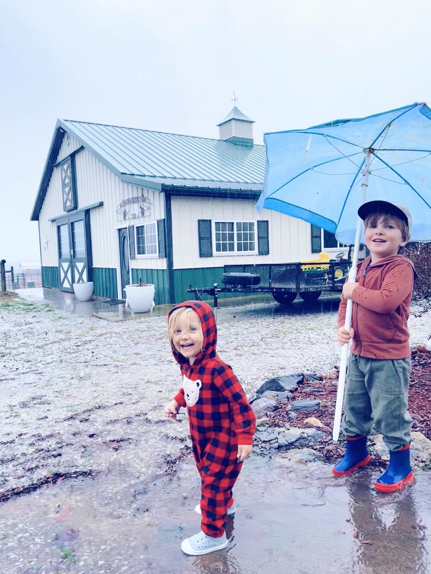 Rainy day 🌧️☔️ diaries with these sweet puddle 💦 lovin’ babies 👶🏼🩵👶🏼 out on the farm yesterday 🥰🌾🌳🤠 - goodness how I sure do love being surrounded by all these country boys of mine!! 🤠🩵👶🏼🙌🏽🐴 #allmyfarmhands 🤭🚜🌾 #puddlejumping #rainydayonthefarm #aboutyesterday #corememories