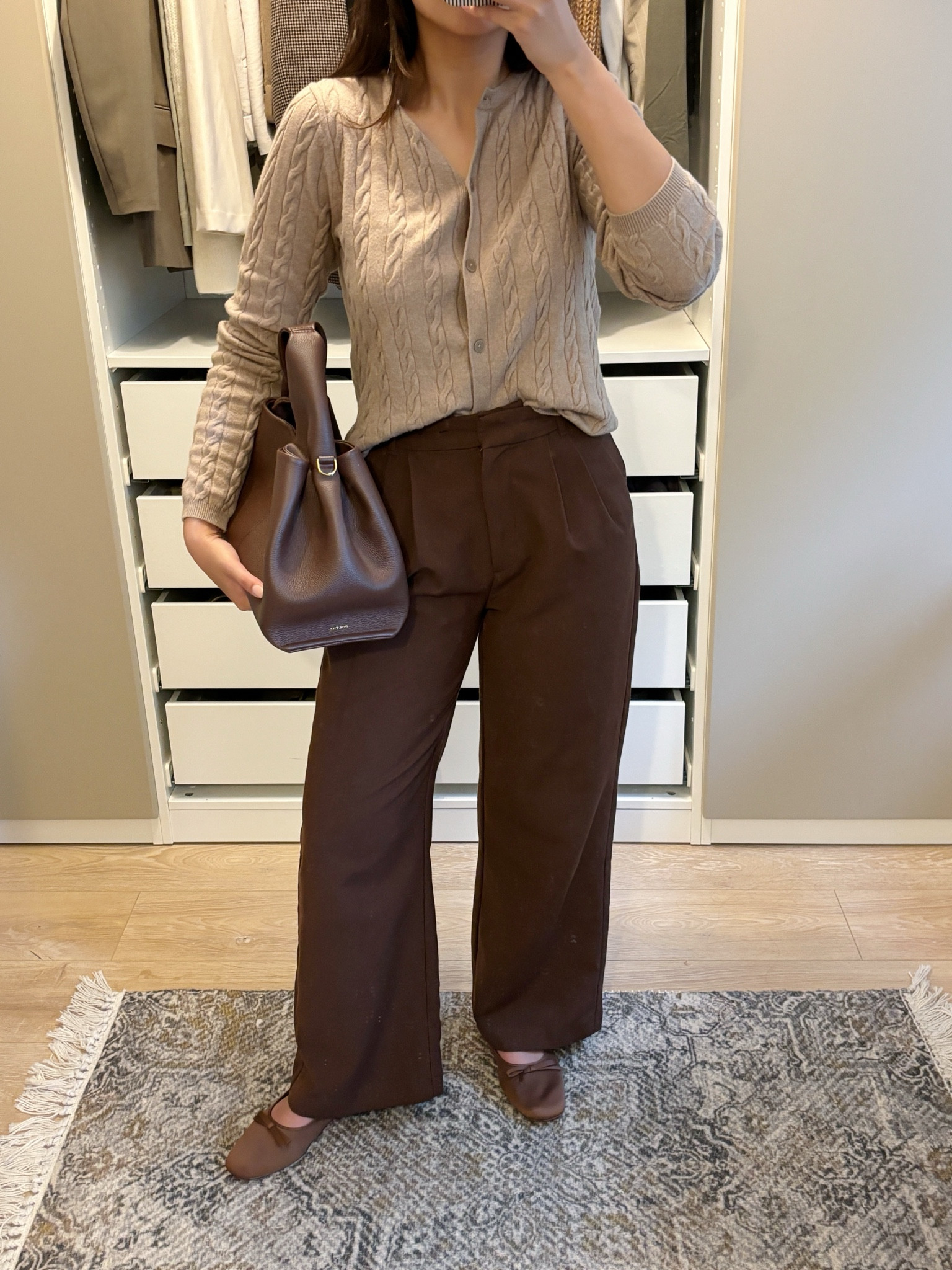 burgundy outfit, uniqlo, cable knit cardi, brown trousers, chocolate brown, petite trousers, chocolstr brown flats, satin flats, ballet flats, mary jane flats, light cardigan, beige cardigan, neutral cardigan, autumn outfit, transitional outfit, abercrombie

#LTKfindsunder50 #LTKSeasonal #LTKeurope