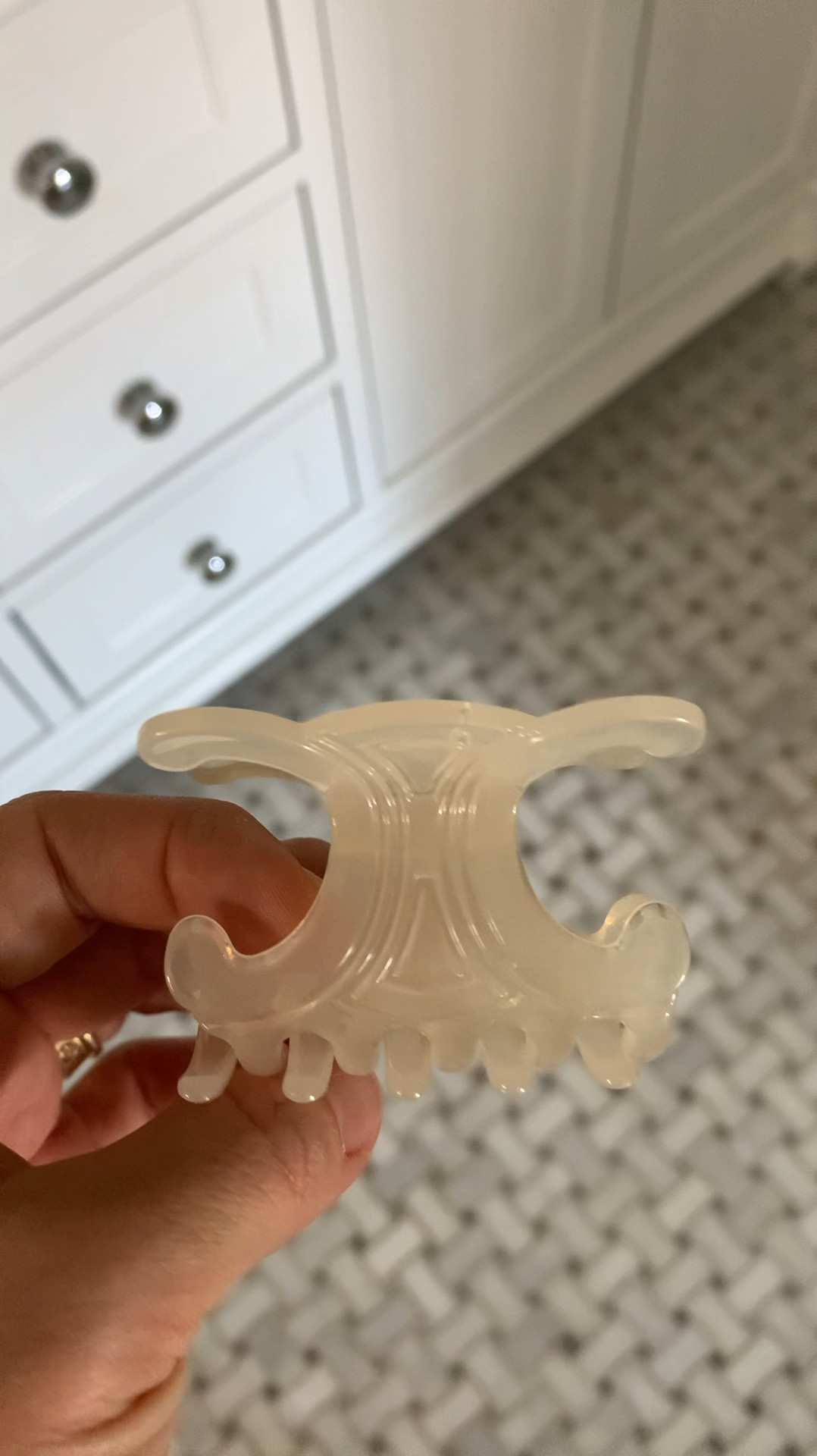 $490 or $3.87?! 
This hair clip is such a great Celine Dupe for the price! 

#dupe #celinehairclip


#LTKBeauty #LTKVideo #LTKFallSale