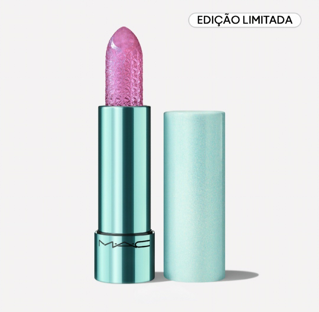Um lip oil stick de edição limitada, que proporciona um brilho translúcido em um tom lilás exclusivo para as festas de fim de ano.

#LTKbeleza