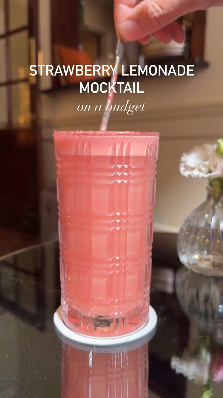 A mocktail that doesn’t break the bank (less than $2) and helps you get through the afternoon slump🍹

Simply take a tall glass filled with ice🧊, pour over sparkling water & mix in a serving of your favorite pre-workout powder✨

Energize comes in four mouthwatering flavors to tailor the drink to your mood ➡️ Lemon🍋,Mixed Berry🫐, Fruit Punch🍒, and my personal favorite Strawberry Lemonade🍓🍋


#LTKVideo #LTKfitness