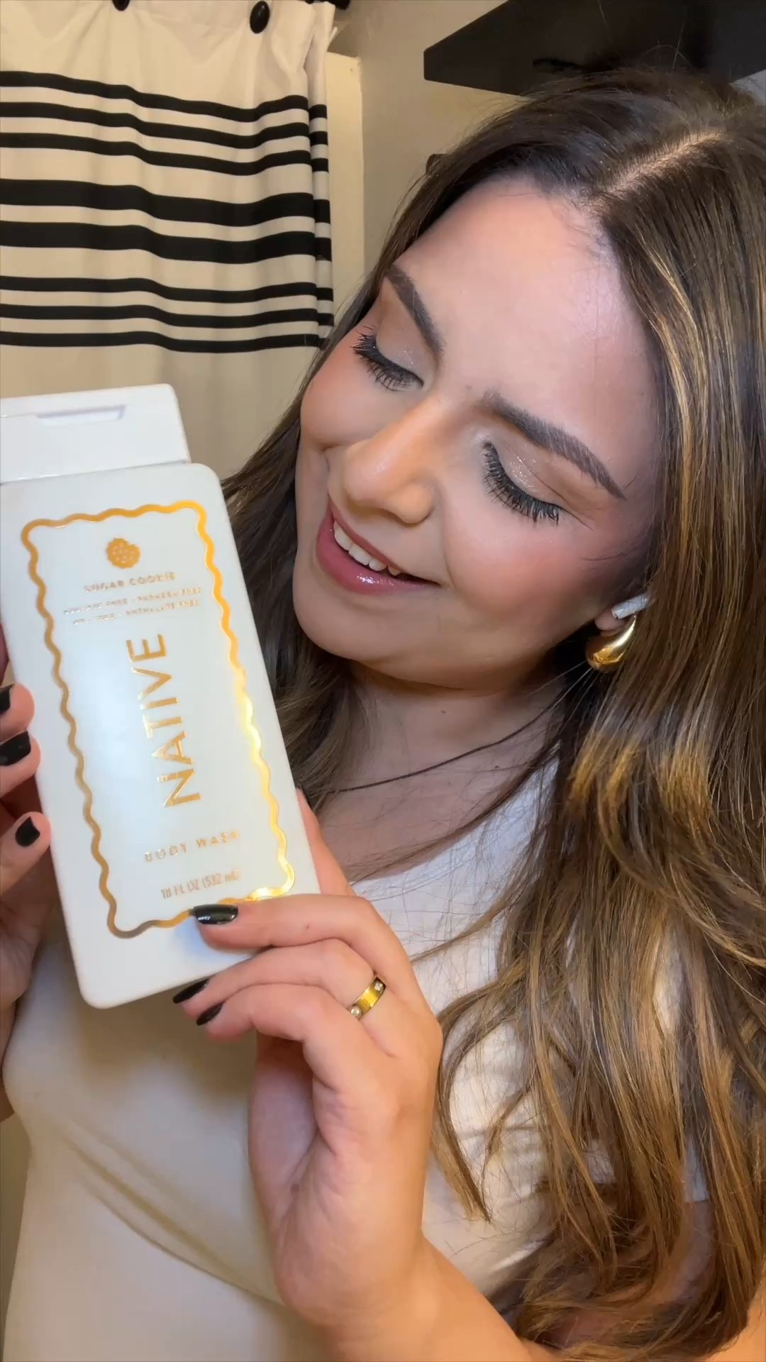 #giftedbynative
If you love smelling like dessert during the holidays, this one’s for you 🤍 🍪✨

The @native Sugar Cookie Body Wash smells exactly like fresh baked sugar cookies — sweet, cozy, and so yummy. Perfect for getting into the holiday spirit while keeping your shower routine simple and clean.

@influenster
#complimentary
#sugarcookiebodywash
#nativebodywash
#holidayselfcare


#LTKgrwm #LTKselfcare #LTKBeauty