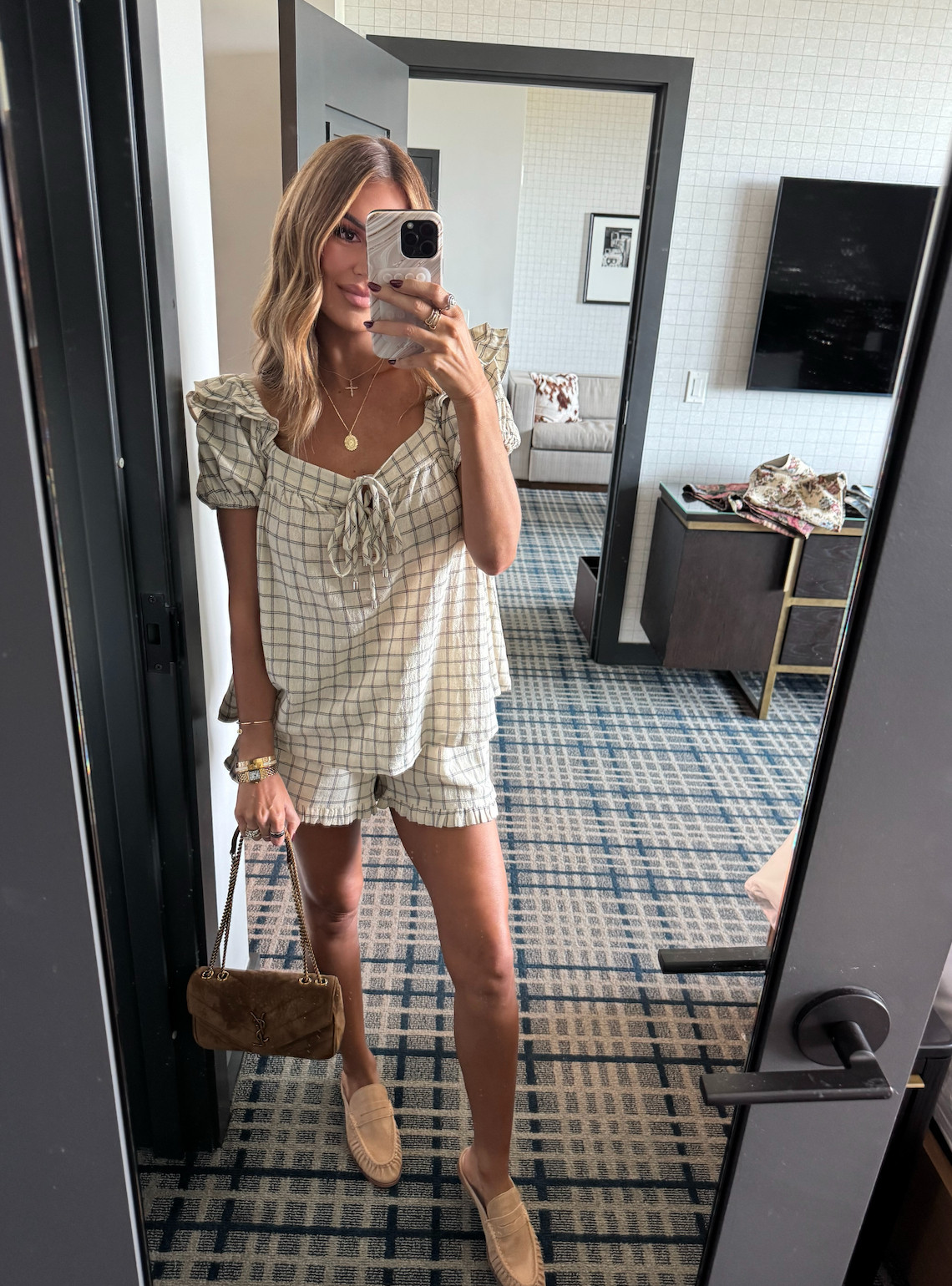wearing an XS top and a small shorts! use code hollie40 for 40% off this set 🫶🏼 

 