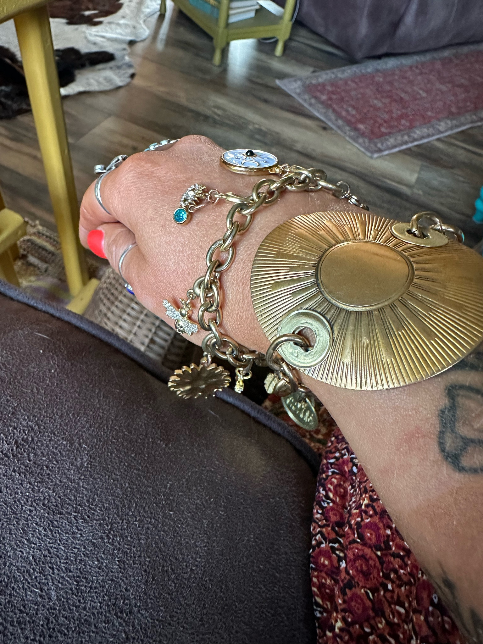 Gold is becoming my fav!
.
Use code LILMISMATCHED to save 