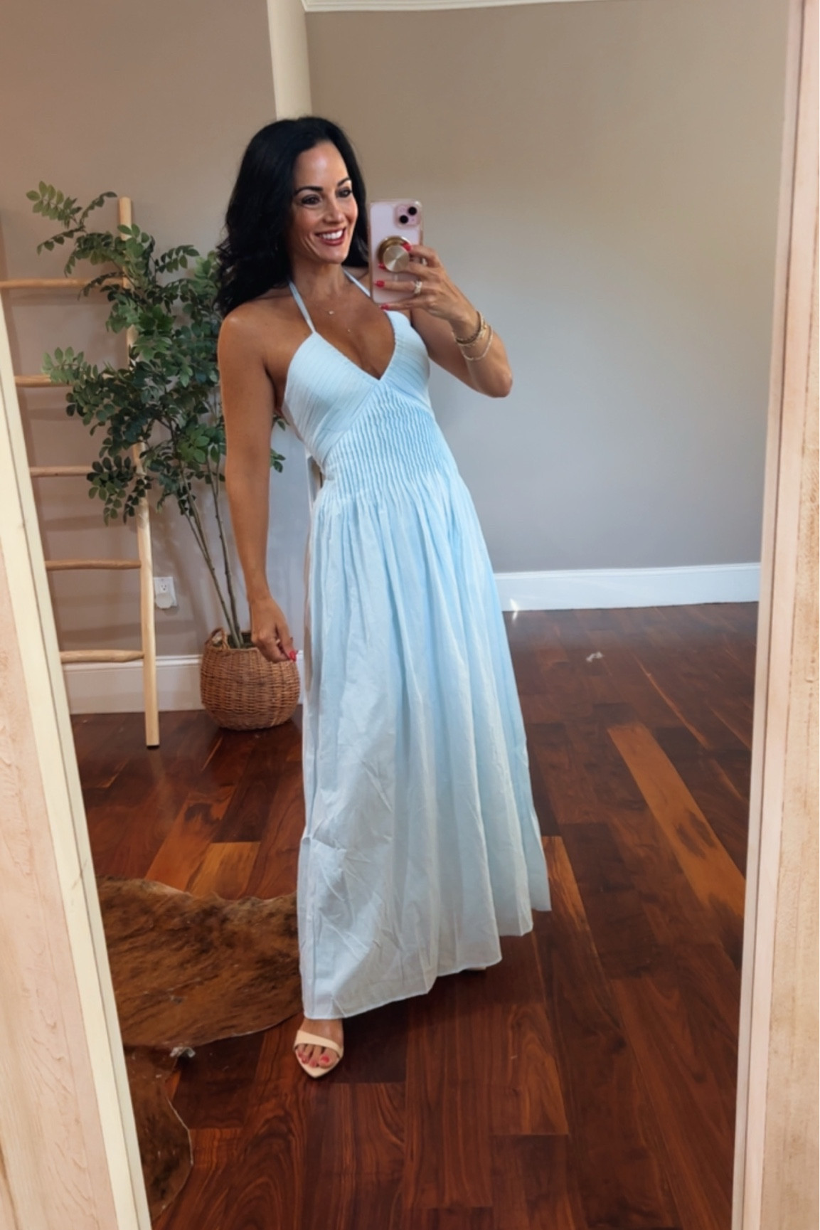 Light blue halter maxi dress


#LTKTravel #LTKOver40 #LTKootd