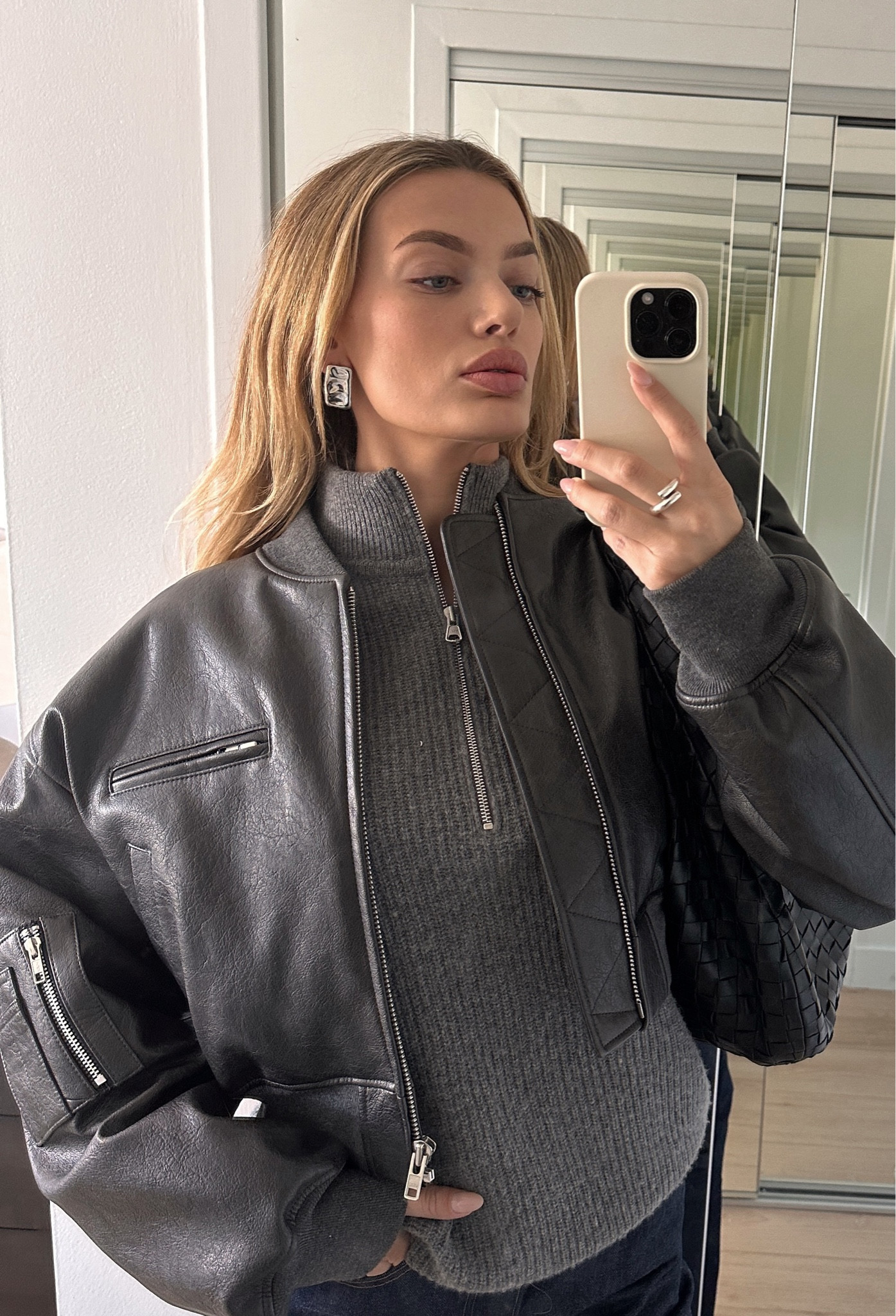Obsessed with grey and silver 

Use my code BREGJE15 on Jenni Kayne for 15% off 🥰

#LTKSeasonal #LTKU #LTKstyletip