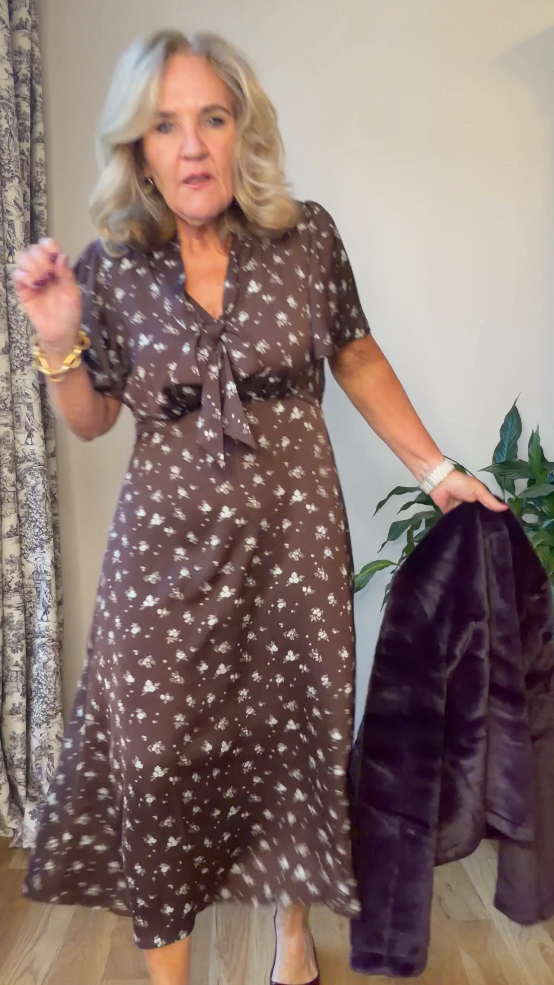 @kohls #kohls #kohlspartner #kohlsfinds

Dress size 8/med super pretty blue and brown floral and love adding this faux fur in that eggplant.