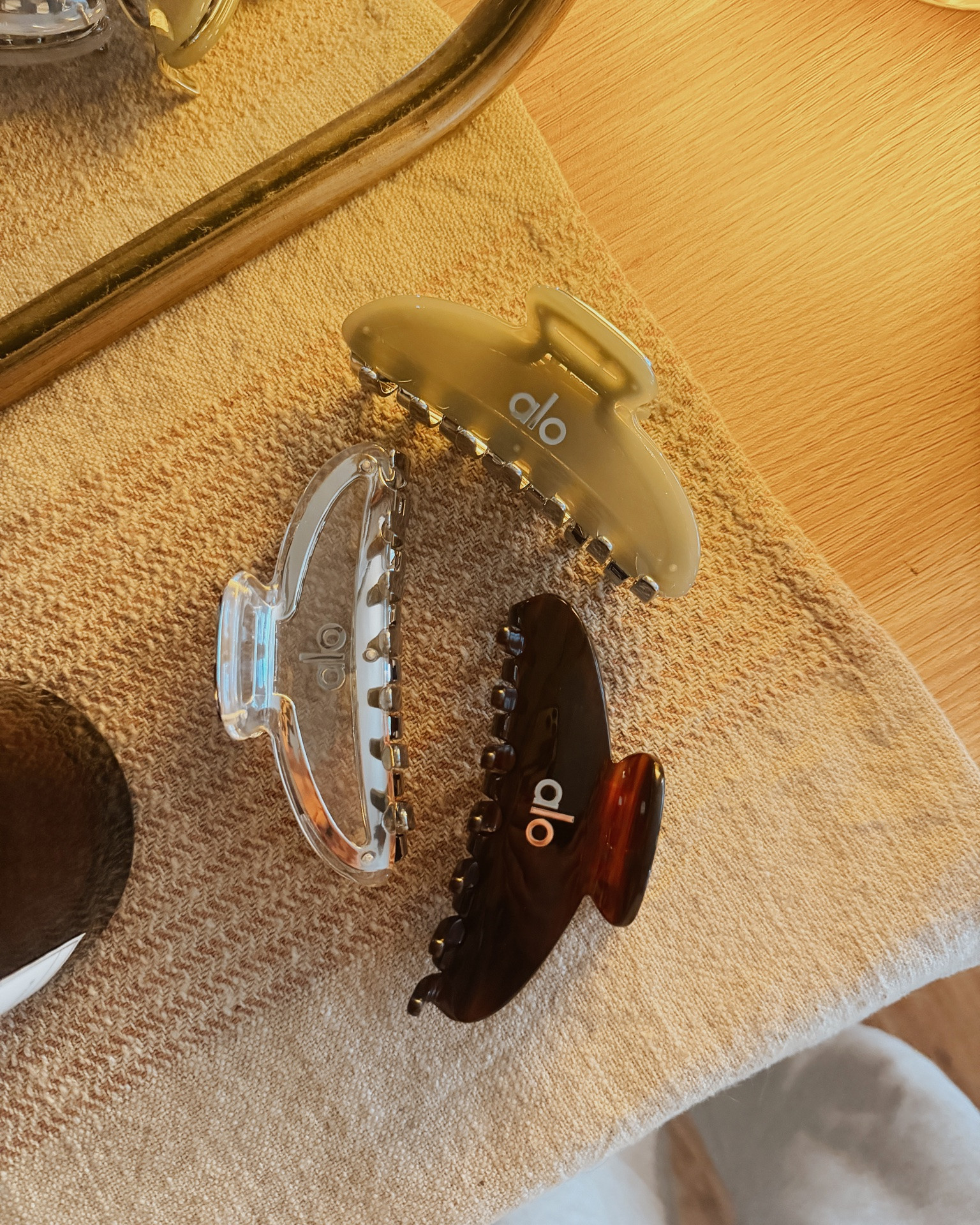 Current fav hairstyle. These are simply the BEST claw clips and elevate any outfit

#LTKgrwm #LTKActive #LTKootd
