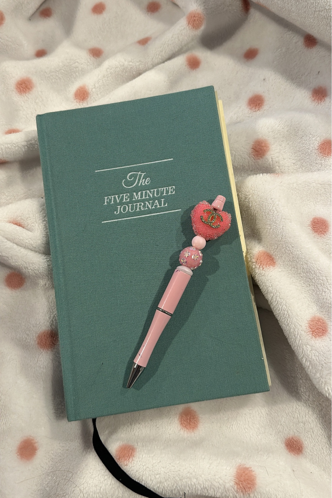 Journalist, journalism, journal, journals, the five minute journal, beginner journals, books, book, writer, writing, wellness, self care, self love, self improvement, home