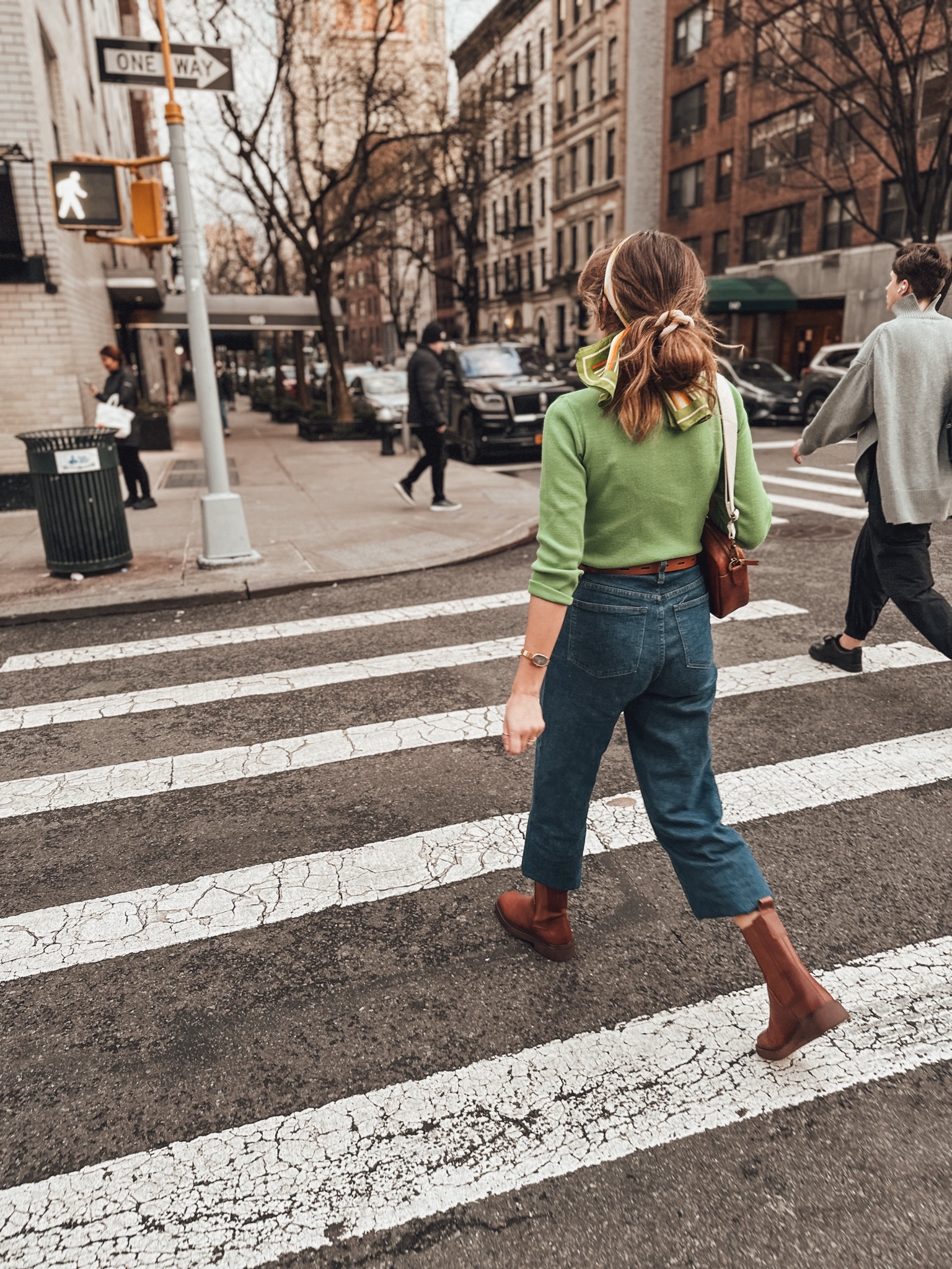 Sharing my top ten fav 'fits from 2023 in no particular order 🫶🏼 Ready to serve up more looks in 2024!

9th look: Headed for coffee in NYC
💚 Vintage turtleneck 
💙 Wide leg denim jeans 
🤎 Leather brown booties 