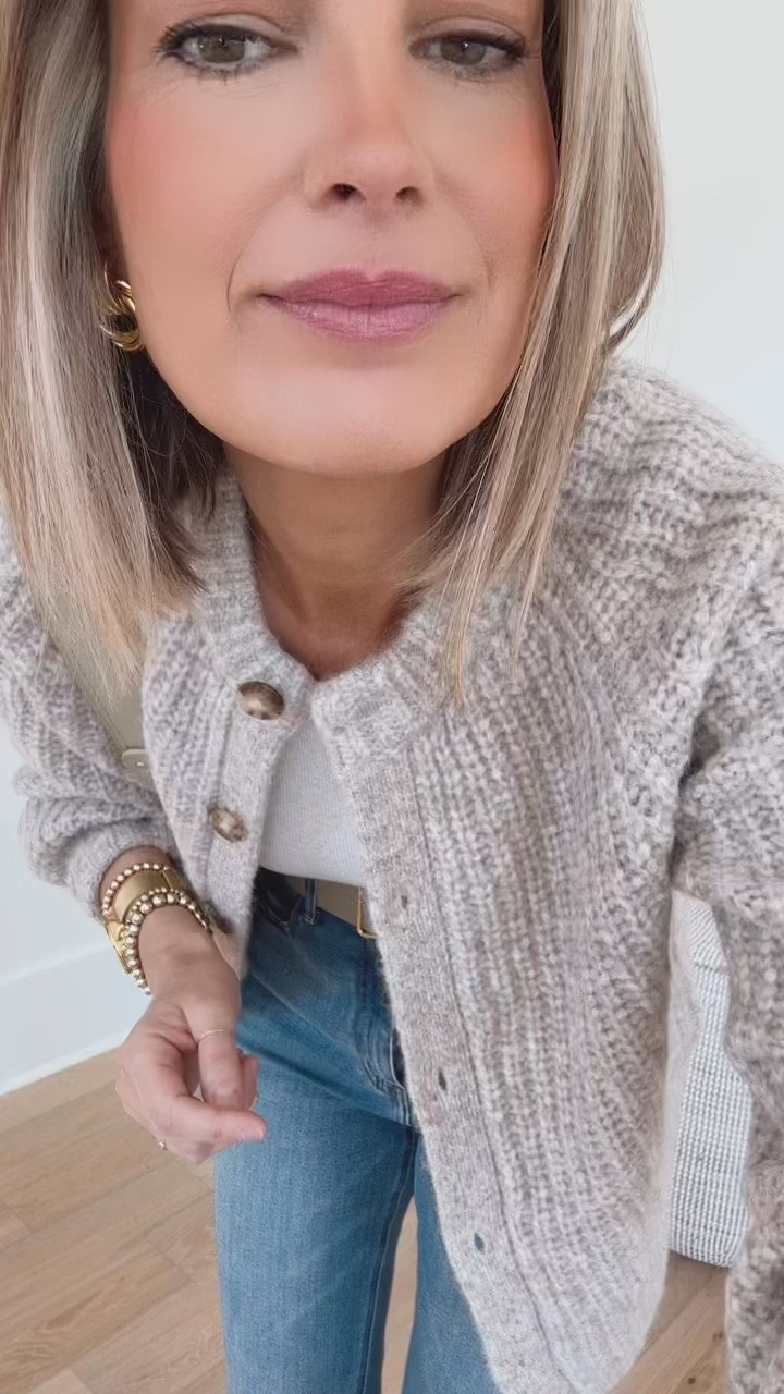 So much of my capsule wardrobe comes from @Quince. They have the best basics in natural fibers, especially their sweaters. The organic cotton tank is one I wear all summer and continue layering into fall. The crop kick jeans are a team favorite! All three of us have different body types and heights (5’0”, 5’5” and 5’11”) and the fit is flattering for all of us. I got the 28x30 for an ankle fit.

#quincepartner