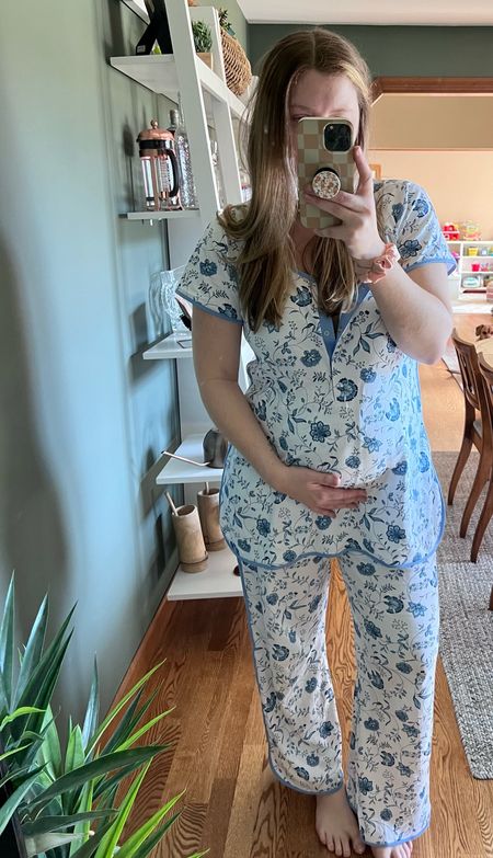 New spring Lake arrivals are live! Karlie is rocking their maternity Pima set which is awesome for a growing bump and then nursing friendly postpartum with the snap Henley detail!