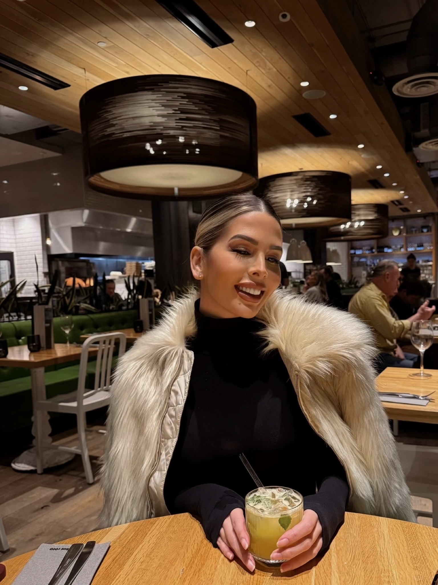 Faux fur jacket size S
#fauxfur #ltkfind 