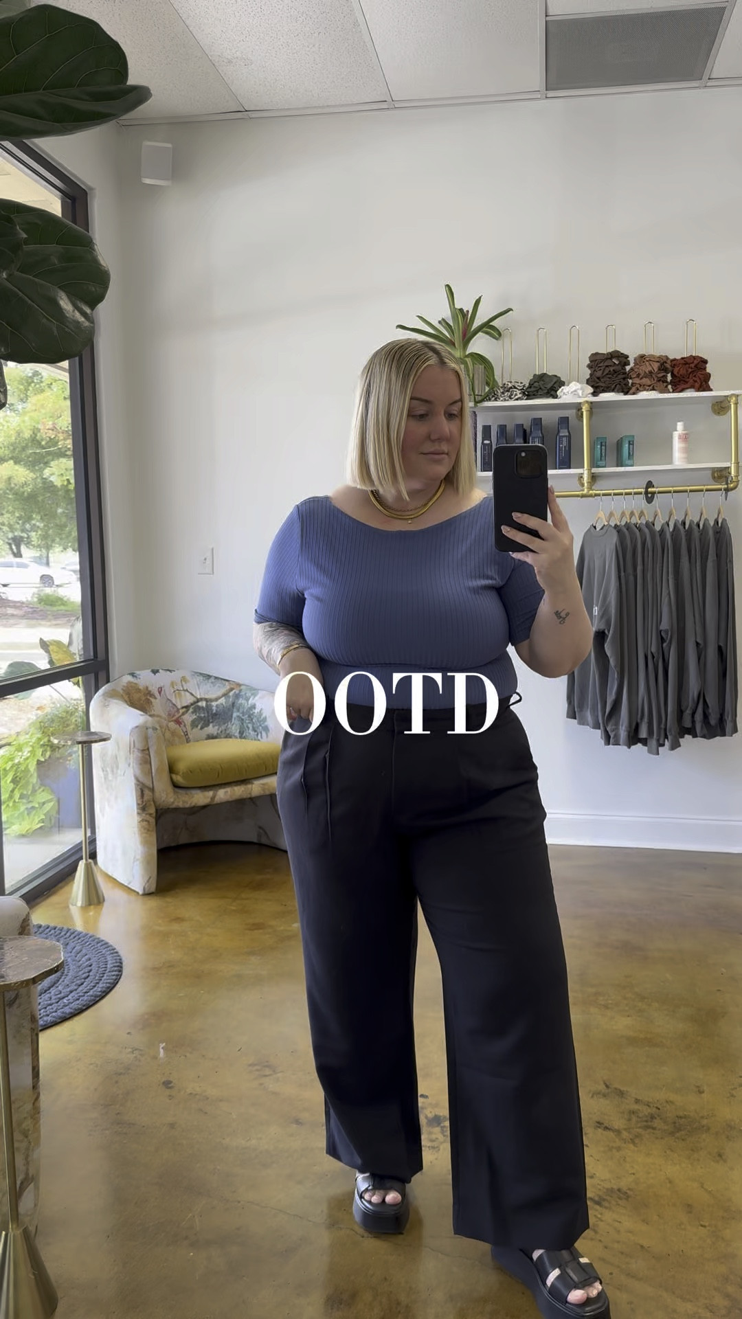 Salon OOTD for a busy day behind the chair. I love being comfortable so these Abercrombie pants are amazing and still allow me to feel elevated! 


#LTKBeauty #LTKVideo #LTKMidsize