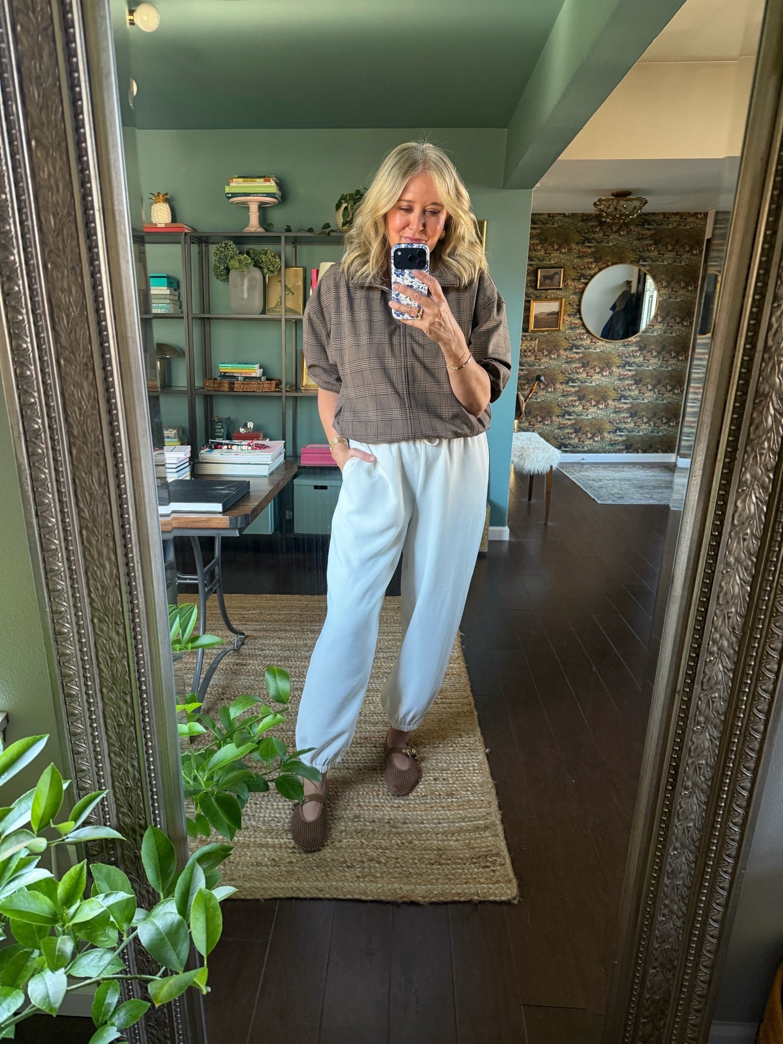 Today’s OOTD
Pants size medium, jacket size medium

Aritzia