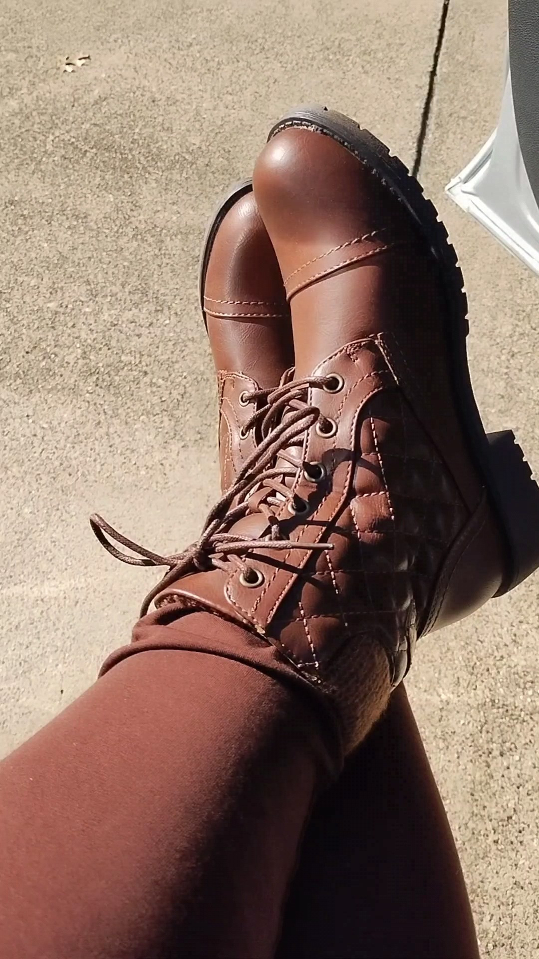 Winter isn't over yet, so I'm still enjoying the comfort of these combat boots.❄️Vepose gifted me these shoes over the Christmas holidays and I just amazed at how comfortable they are for outdoor activities.🏞️ Pick up a pair and wear these to places like amusement parks, Stockyards, rodeos, music festivals, outdoor concerts, botanical gardens and more!🤠👏🏾

#LTKgrwm #LTKootd #LTKSeasonal