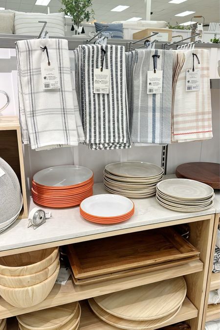 Hearth & Hand in Target is one of my favorite isles. They have such cute dish towels, plates and serving bowls this year. 

Target finds, Hearth & Hand, dish towels, stoneware plates, serving bowls, serving platters 