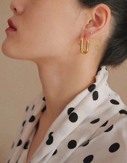 SERENITY HOOPS IN GOLD (18K GOLD PLATED & WATERPROOF) | raëliv
