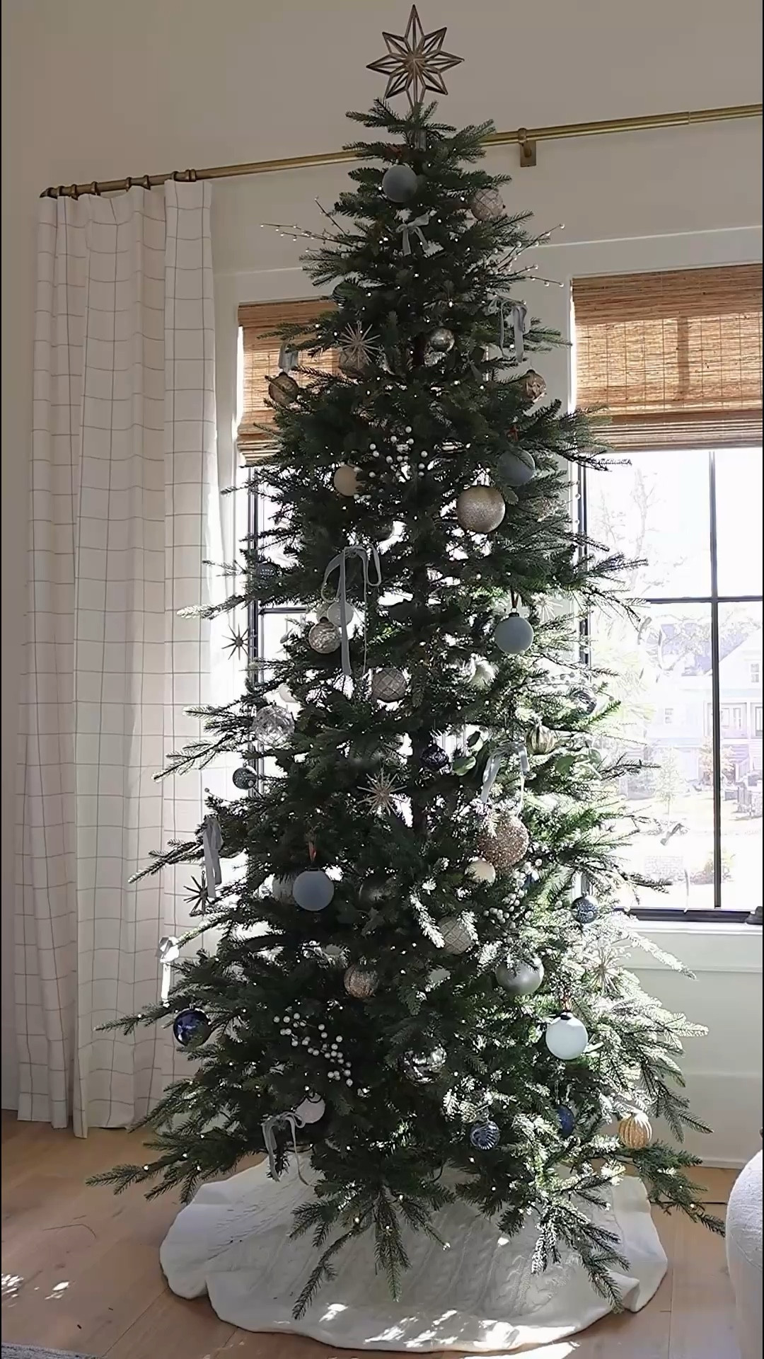 Finishing touches 🎀

#LTKSeasonal #LTKHome #LTKHoliday