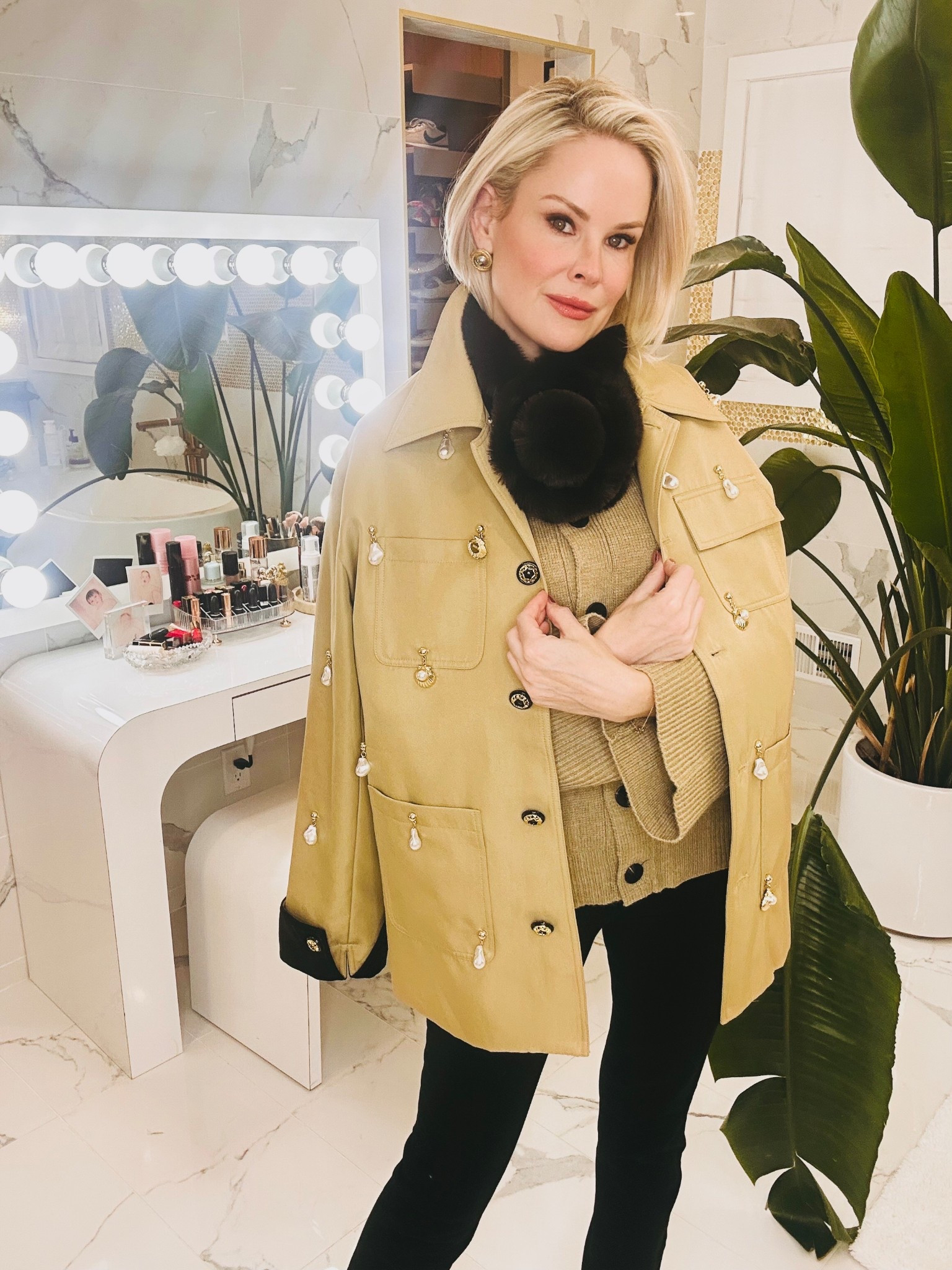 The snood has been restocked and is now available in black!