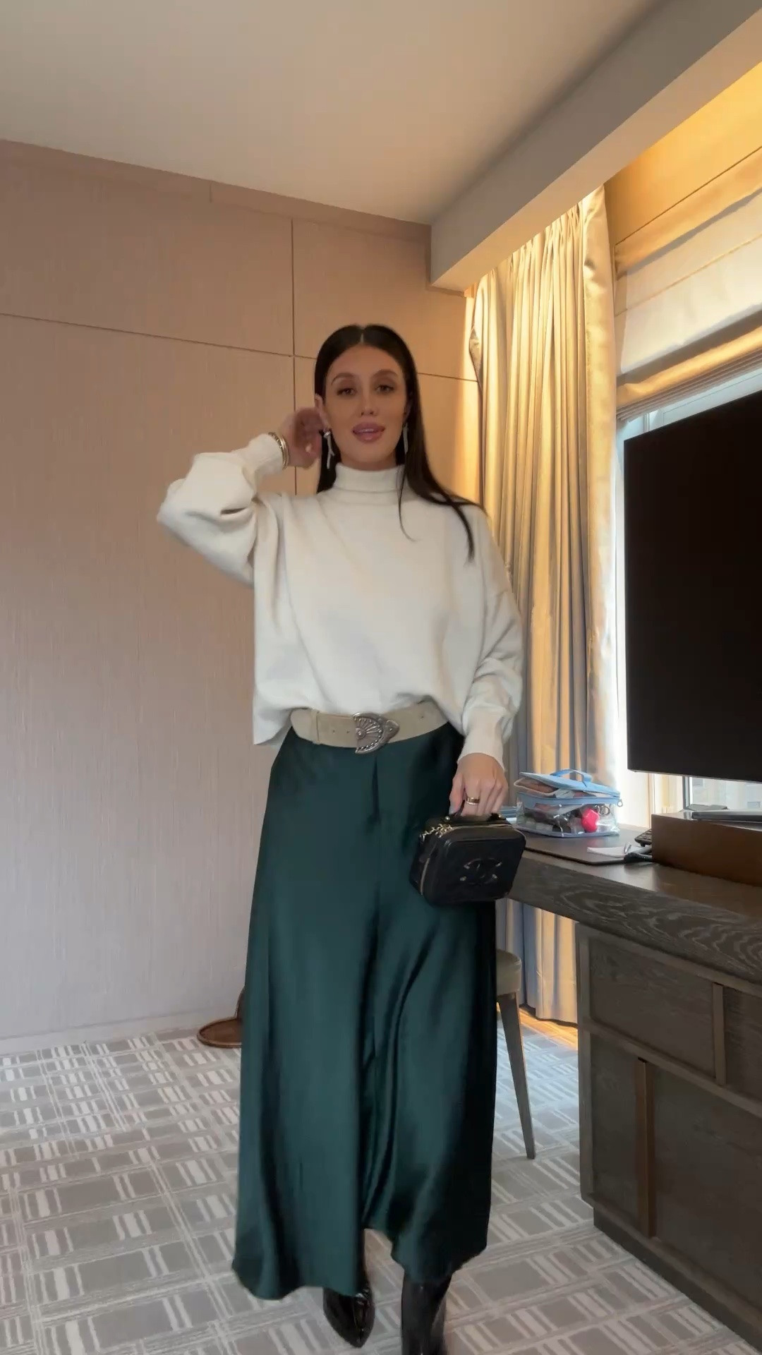 Sweater and skirt outfit

Modest dinner outfit, modest date night outfit, maxi skirt, silk maxi skirt, maxi skirt outfit 

#LTKBeauty #LTKdayinmylife #LTKootd