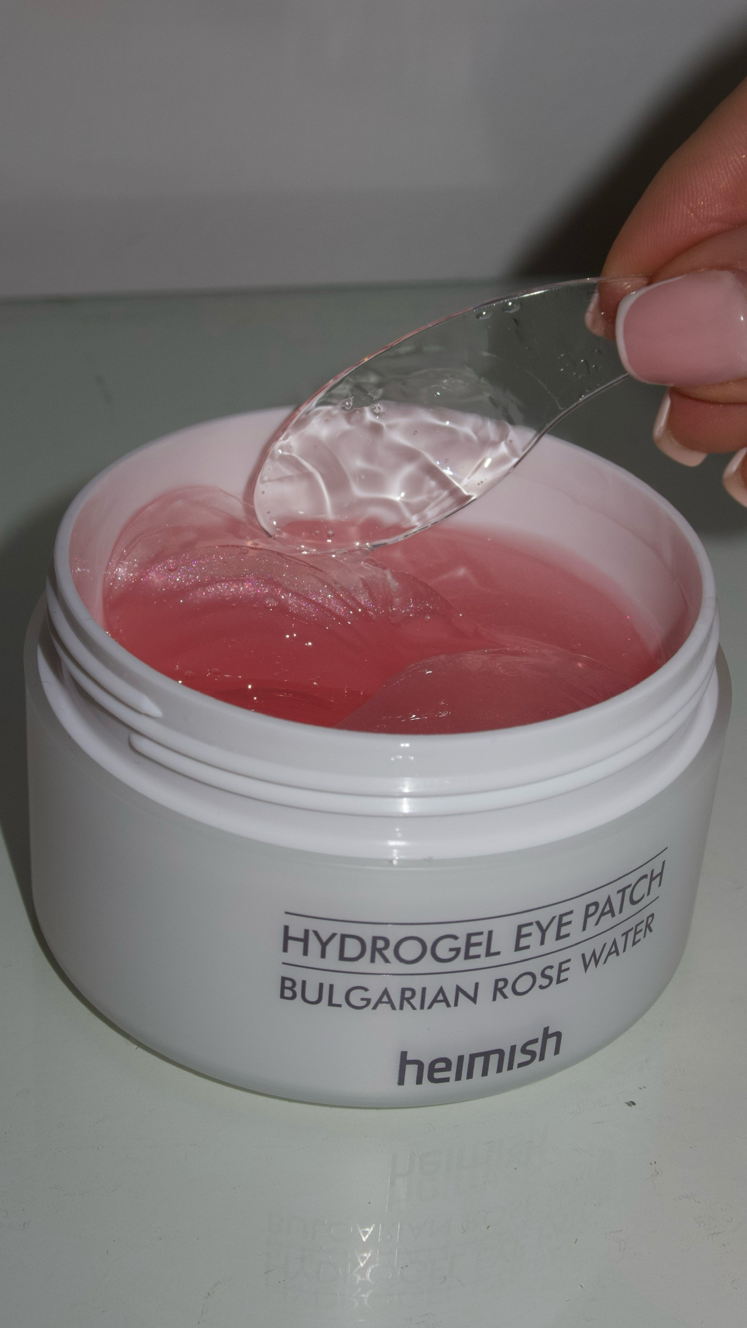 The cutest eye patches ever! 🌸💖🎀 asmr unboxing 

@heimish hydrogel rose eye patches 

I picked these up from @yestyle (mainly because they were pink and cute) but they are so nice and hydrating! You really can’t go wrong with eye patches 

Please don’t use my content without my permission. 

#skincare #morningskincare #asmr #asmrskincare #pixibeauty #eyepatch #eyepatches #SkincareUnboxing