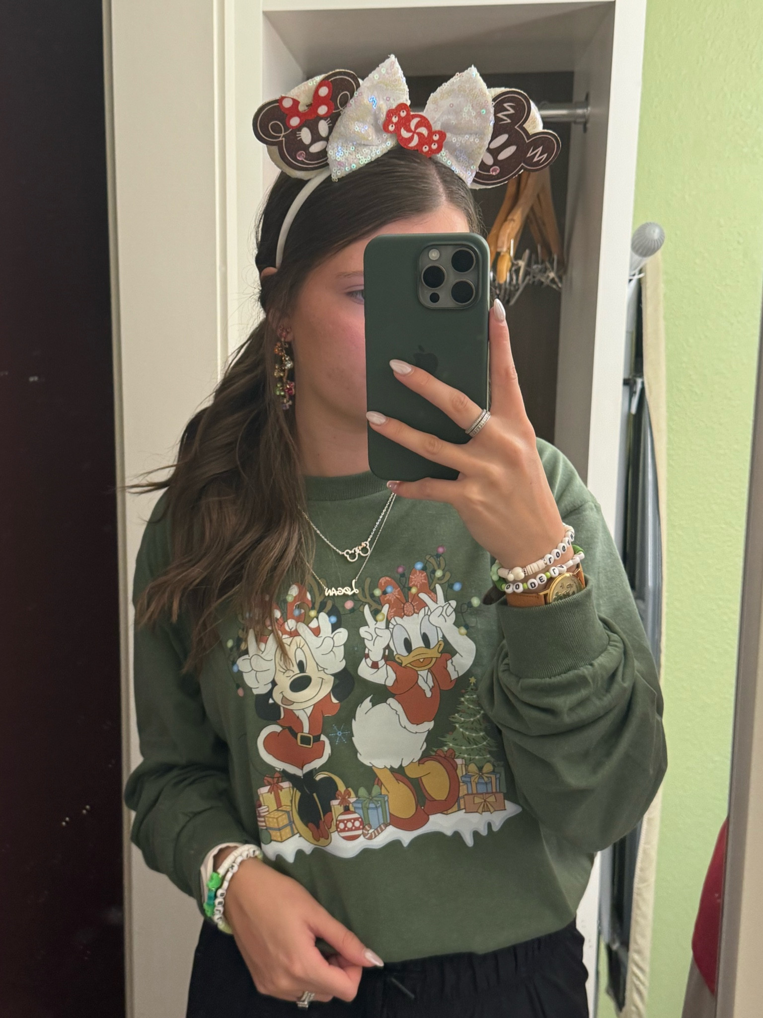 give all the Mickey accessories 🐭✨