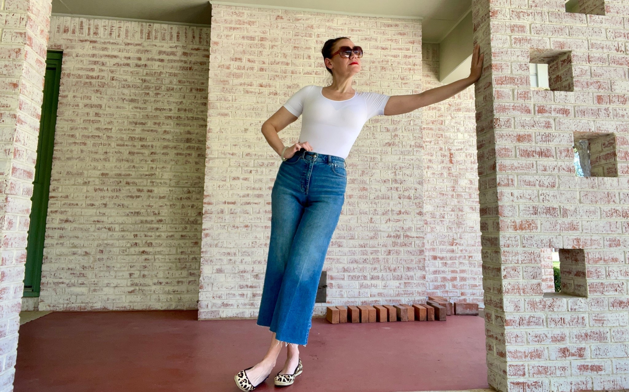 Slimming tee and the most flattering jeans. I am always one for the party dress but this look has me in jeans and a tee girl (or specifically this tee and these jeans kind of gal!) @shapermint @madewell #investmentpiece 

#LTKSeasonal #LTKStyleTip #LTKOver40