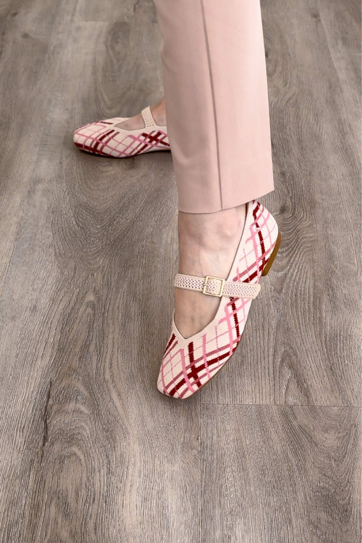 In love with my new flats 😍 They are soft, comfortable and the plaid is perfect to spice up your outfits 😍

Use the code 10TCB to get 10% off on Vivaia.com