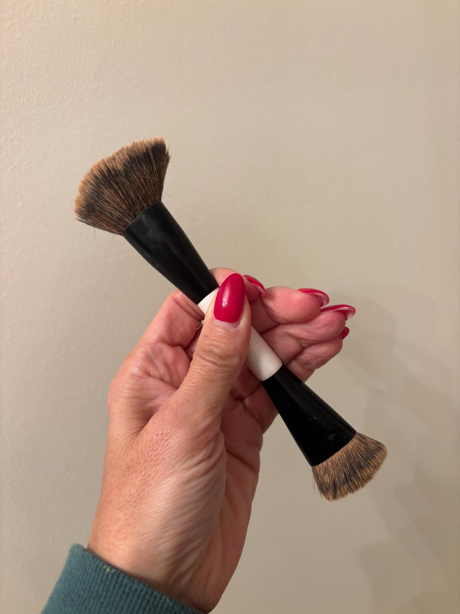 I love this dual and makeup brush and it’s on sale


#LTKSaleAlert #LTKgrwm #LTKBeauty