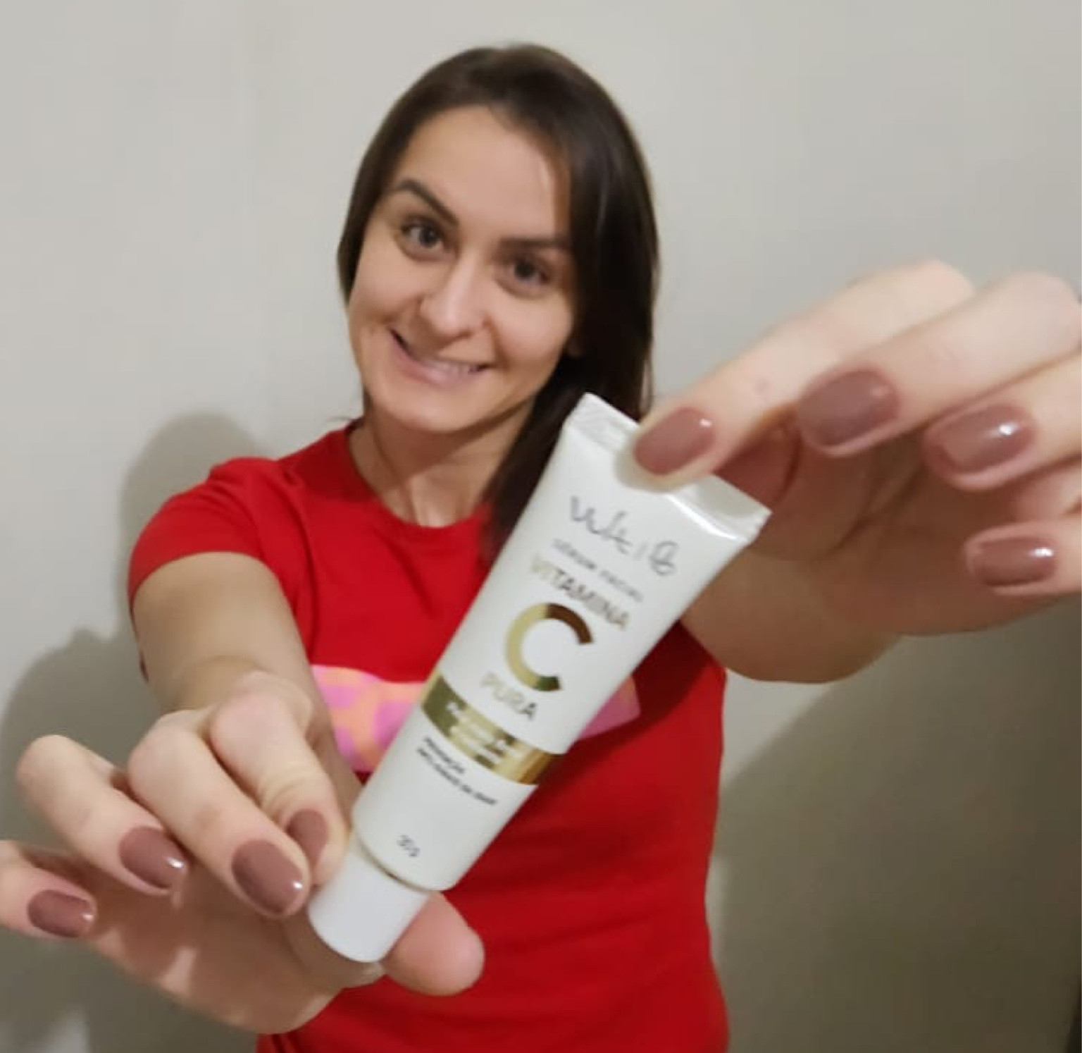 Minha escolha de vitamina C é o Sérum Anti-Idade Vult Vitamina C Pura, combate os radicais livres e reduz os sinais da idade, como linhas finas, rugas e opacidade na pele. Tem ação antioxidade e reduz a aparência dos poros e a oleosidade. Seu uso proporciona o aumento da produção de colágeno, melhora a sustentação e firmeza do rosto. Ideal para o uso noturno.

#LTKbrasil