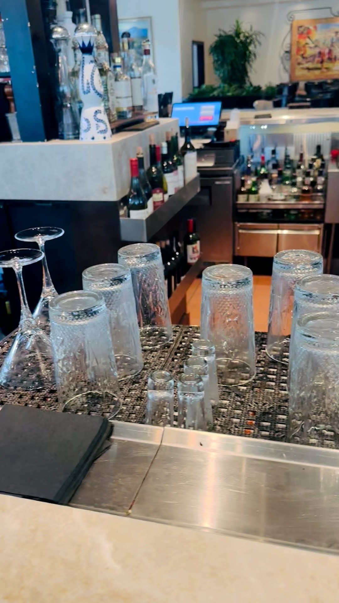 Happy hour starts here! 🍷


#winehour #winerack #winecooler #Cheers #WineLovers #HomeBar #CozyEvening #SipAndRelax

#LTKHoliday #LTKHome #LTKGiftGuide