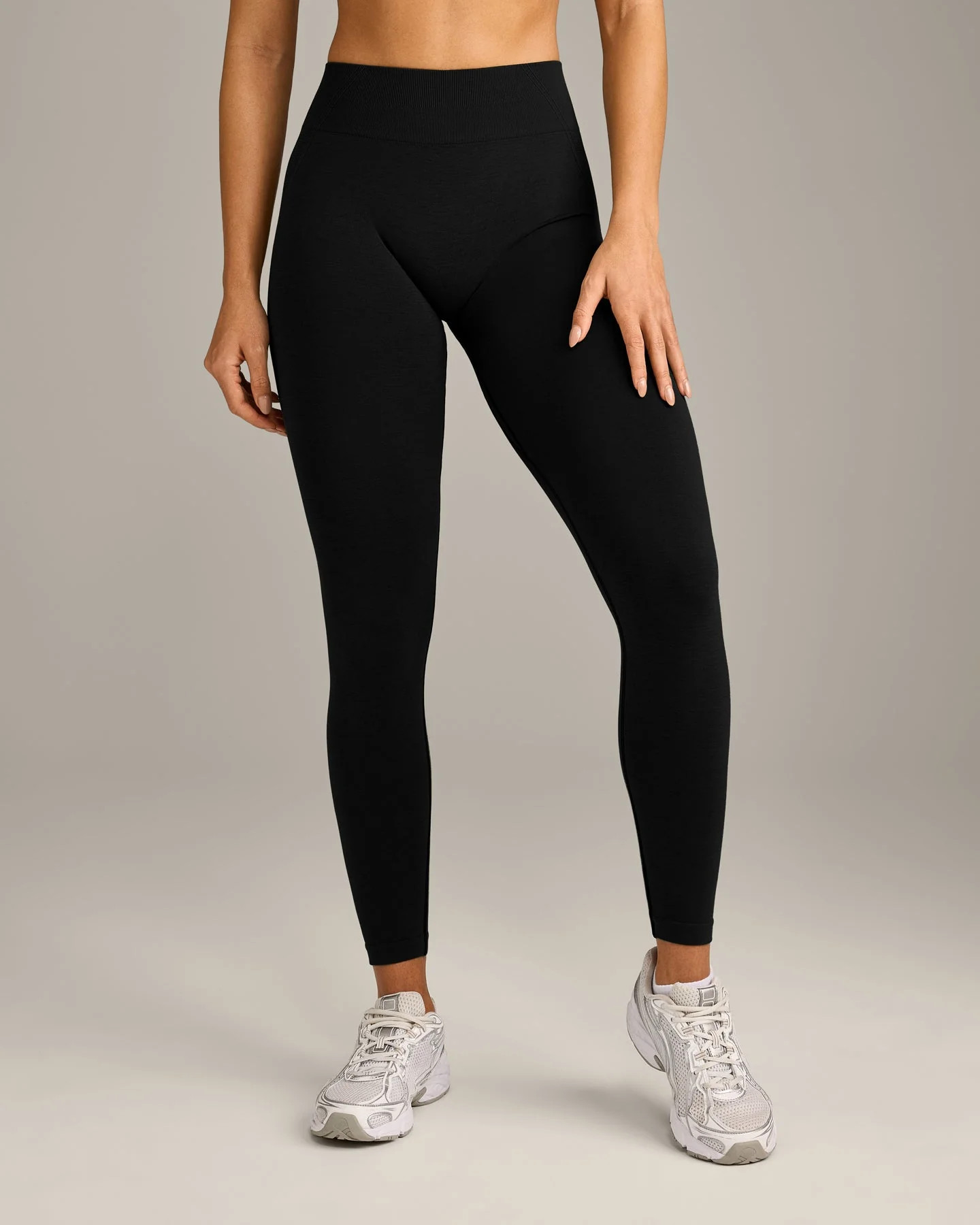 EffortlessLift™ Seamless Mid Rise Leggings with Grey Logo 
 Black | Oner Active (UK / US)