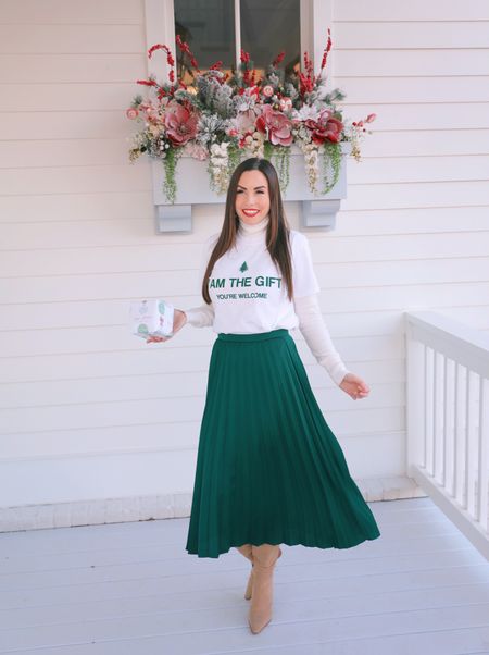 Strolling into Thanksgiving week like, I am the gift!! #yourewelcome 😂🎄 who else in your life needs this?! Link in profile to shop this @shopreddress new arrival! #rdbabe 

#LTKunder50 #LTKHoliday #LTKGiftGuide