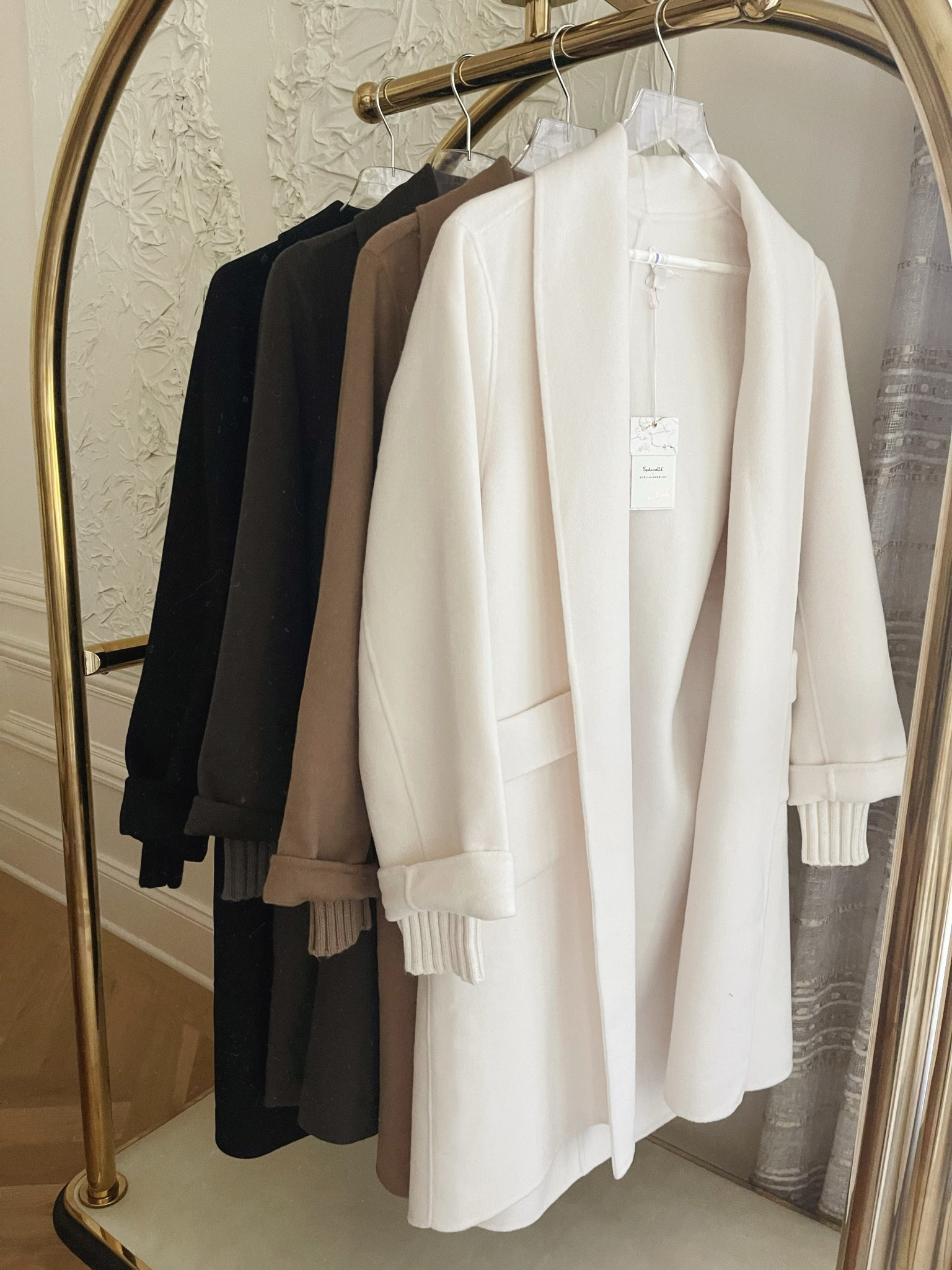 The best winter coat. It's so stylish and timeless. The wool is super soft! Fits tts 