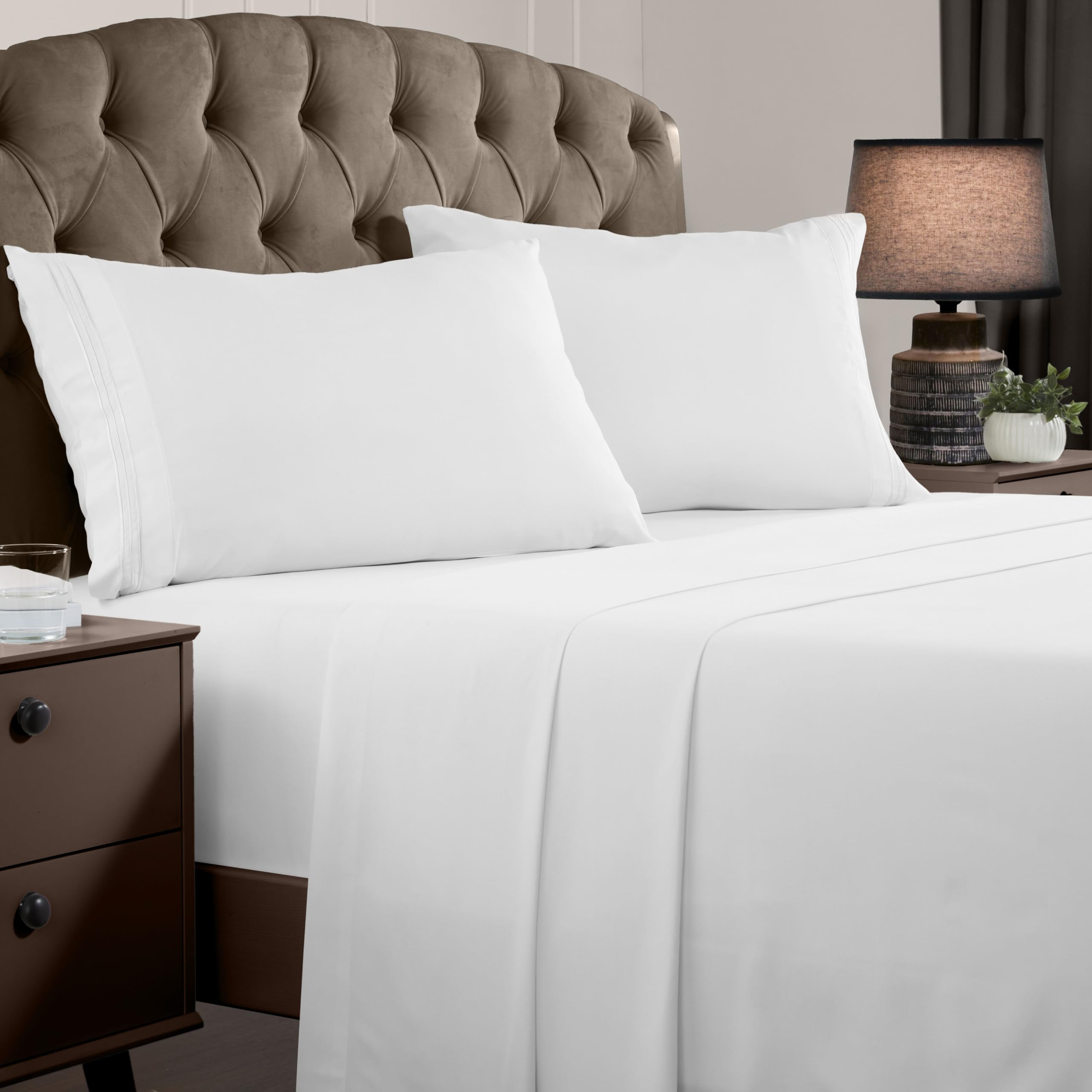 Mellanni Queen Sheets Set - 4 PC Iconic Collection Bedding Sheets & Pillowcases - Hotel Luxury, E... | Amazon (US)