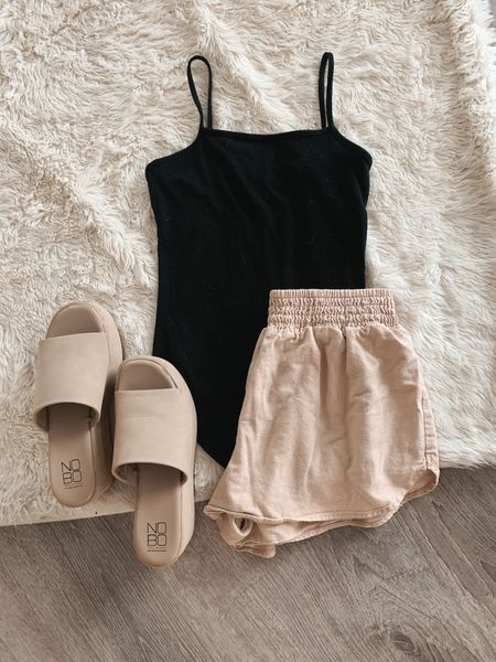 Summer Outfit 🕶️ 
Effortless looks for summer utilizing basic wardrobe staples all season long 
Travel Outfit 
Vacation Outfit #LTKFind

#LTKSeasonal #LTKtravel