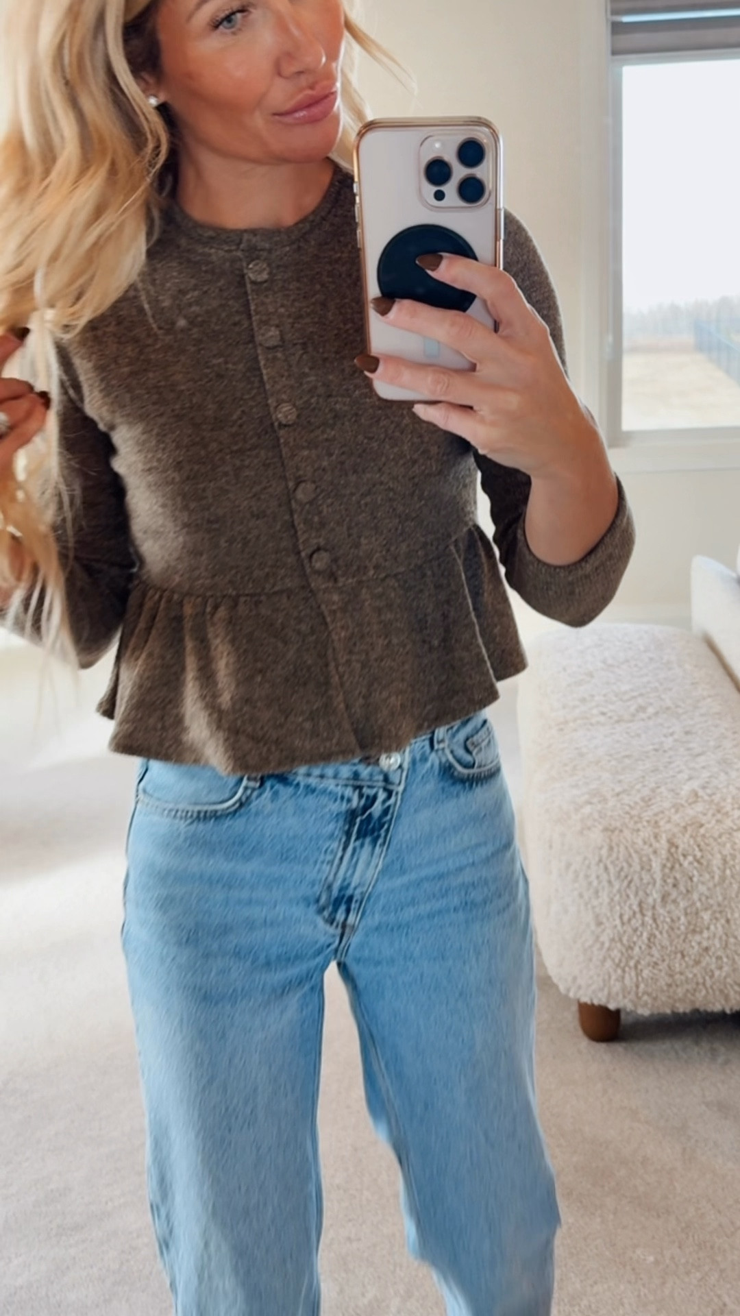 Such. Cute sweater wearing small. I should have sized up to medium 

#LTKcanada #LTKwinter #LTKfall