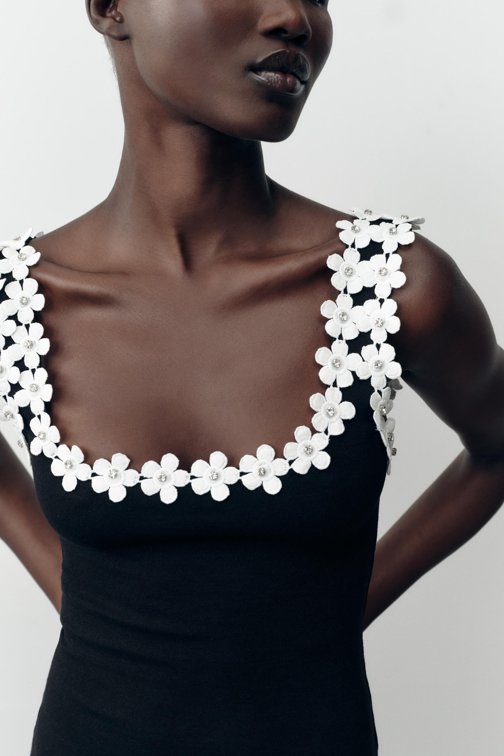 STRETCH DRESS WITH FLOWER HARDWARE | Zara US